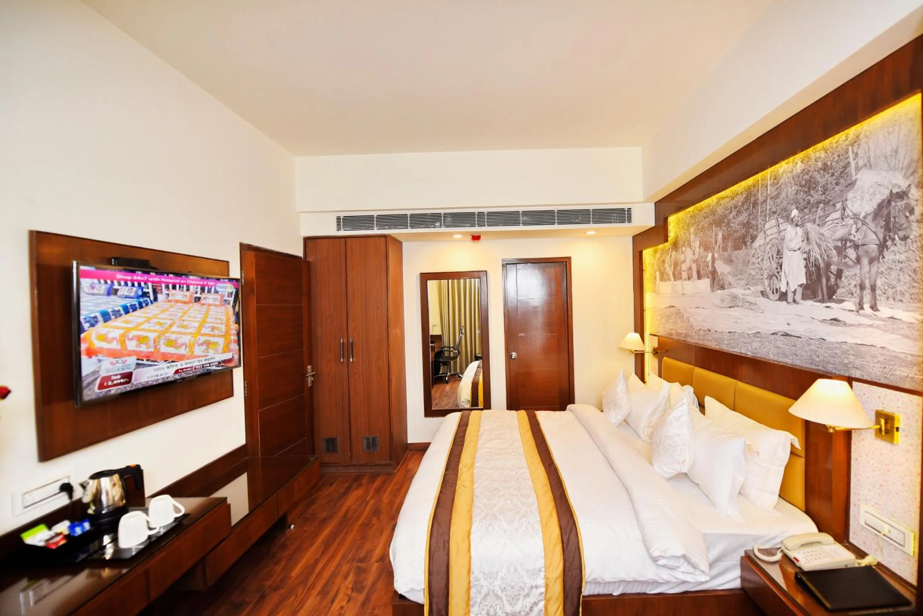 Bed in Regenta Central Srinagar, Rajbagh