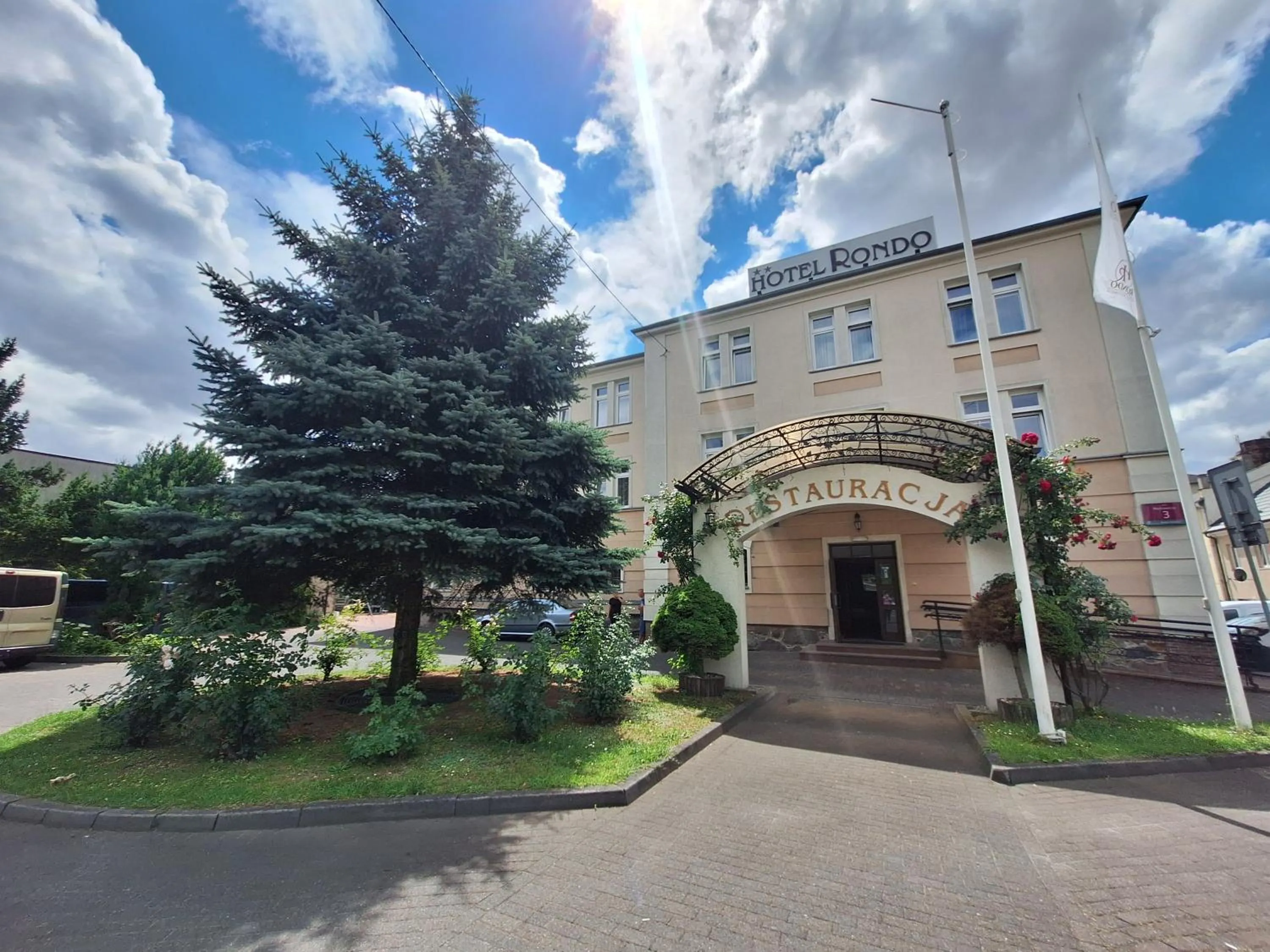 Property building in Hotel Restauracja Rondo