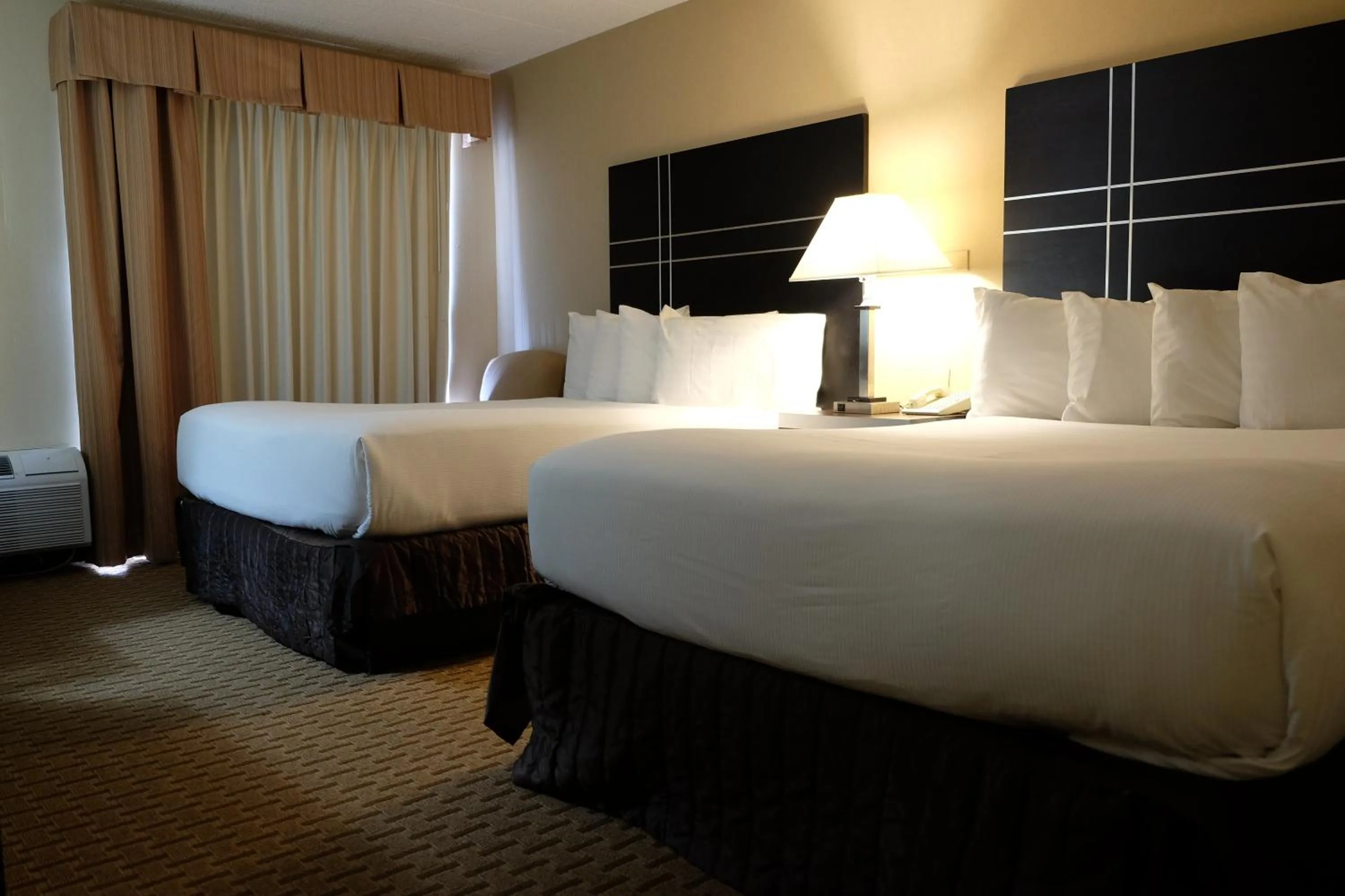 Bedroom, Bed in Chateau Resort & Conference Center