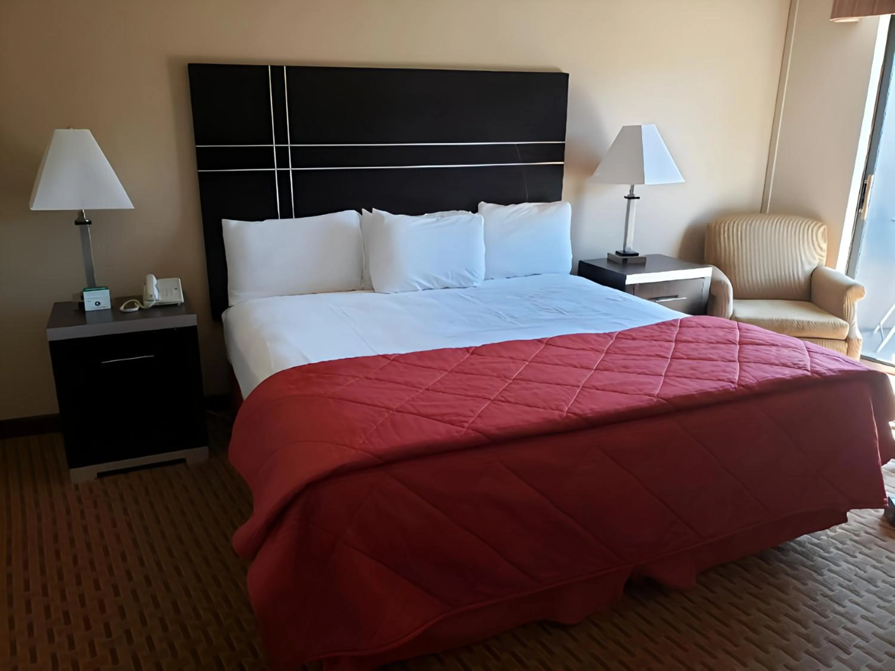Bed in Chateau Resort & Conference Center