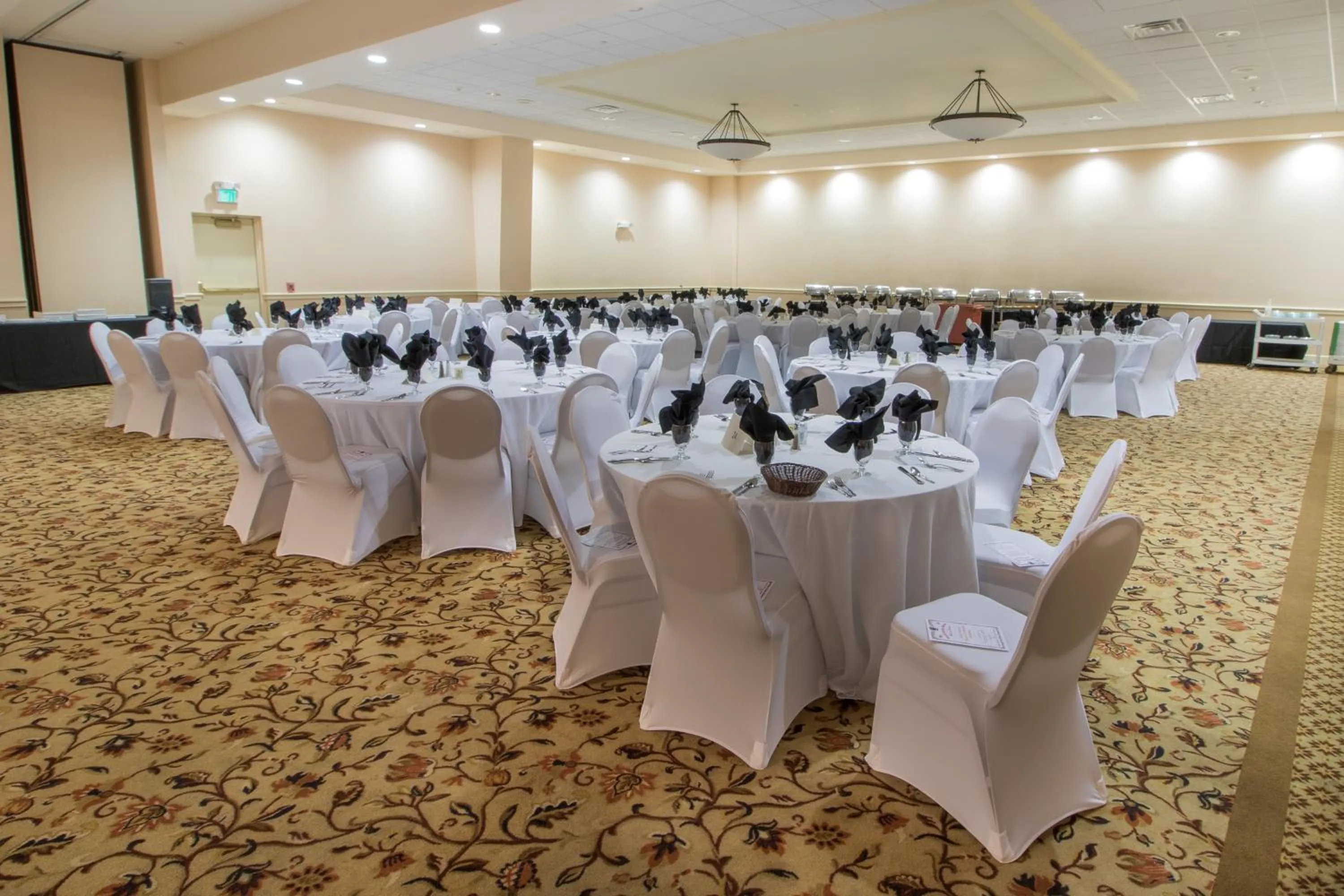 Restaurant/places to eat in Chateau Resort & Conference Center