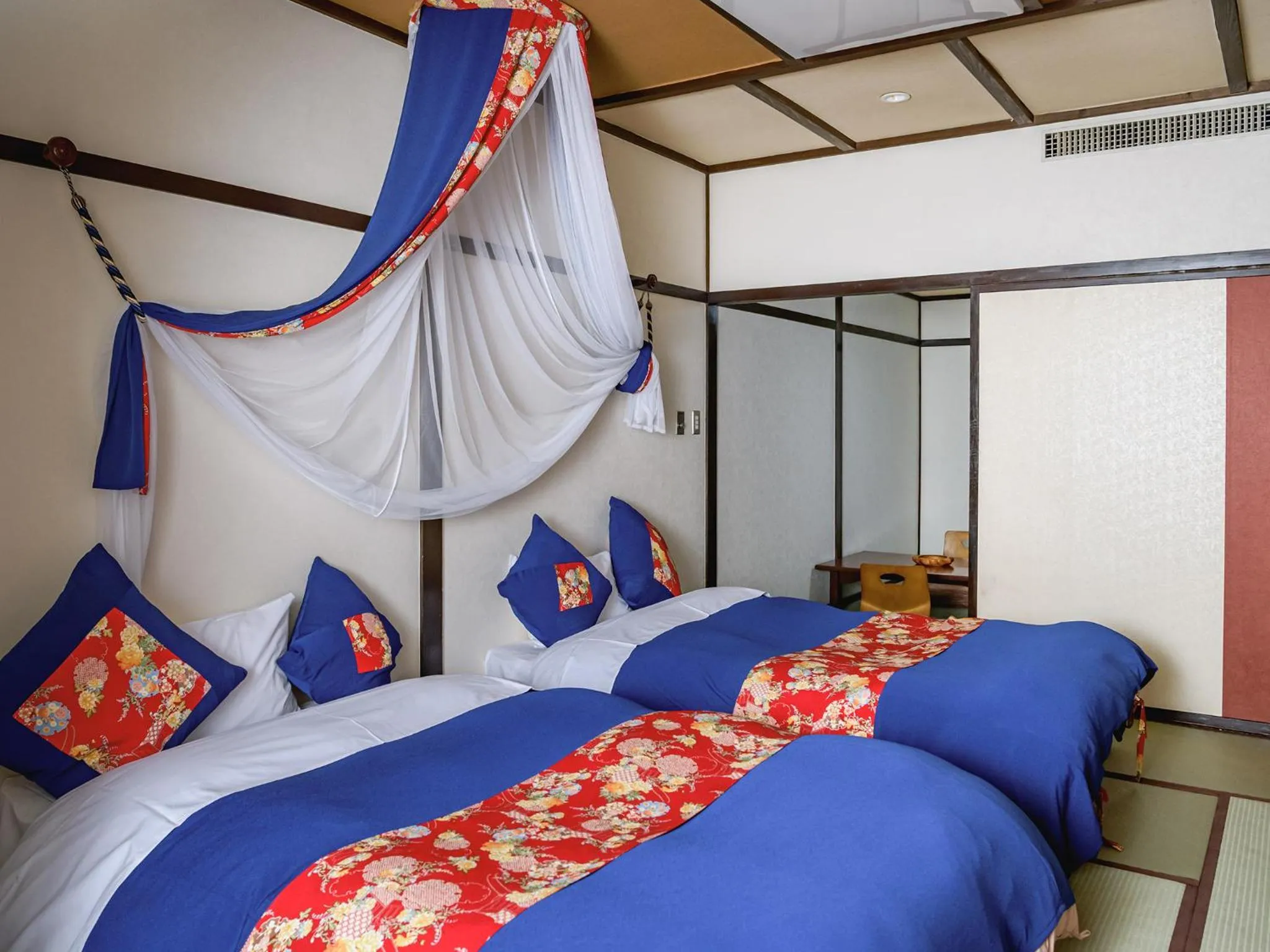 Photo of the whole room, Bed in Isshinkan