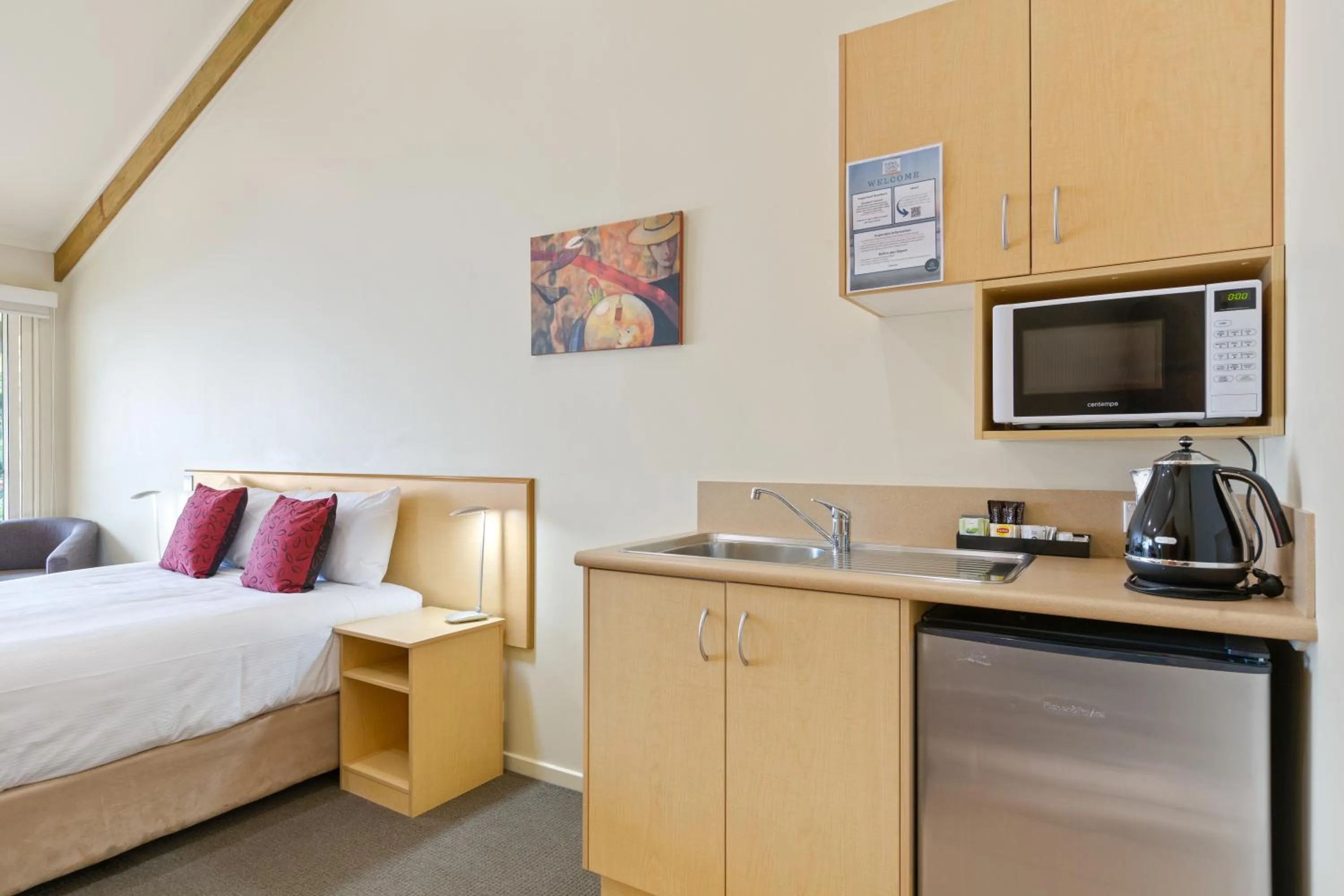 Bed in Tathra Beach House Holiday Apartments