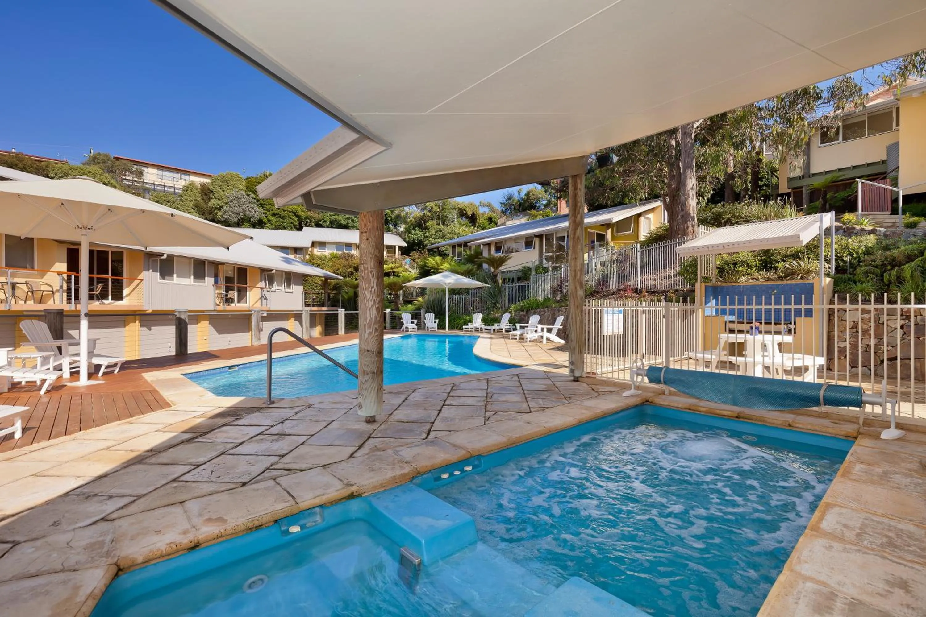 Swimming pool in Tathra Beach House Holiday Apartments