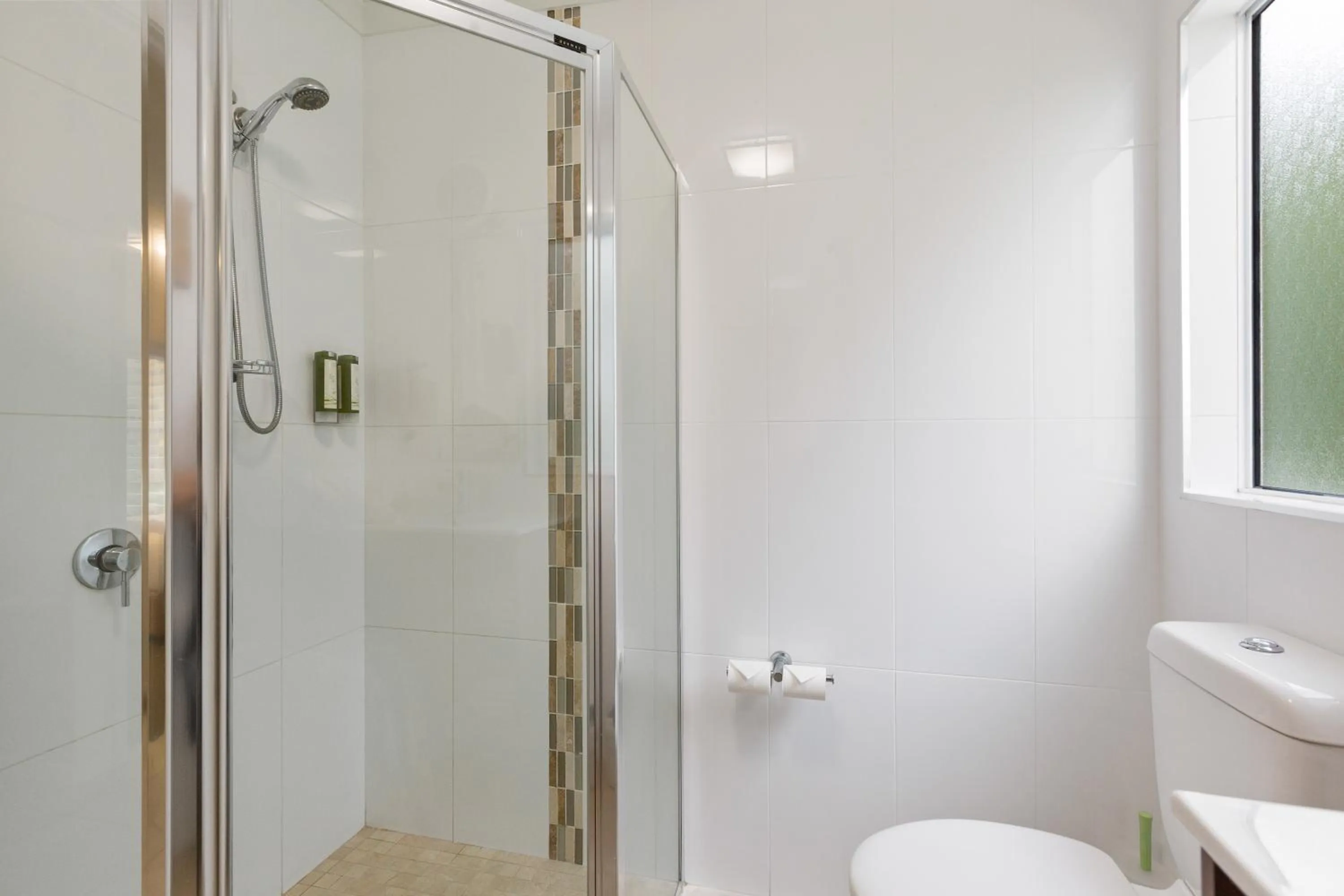 Shower in Tathra Beach House Holiday Apartments