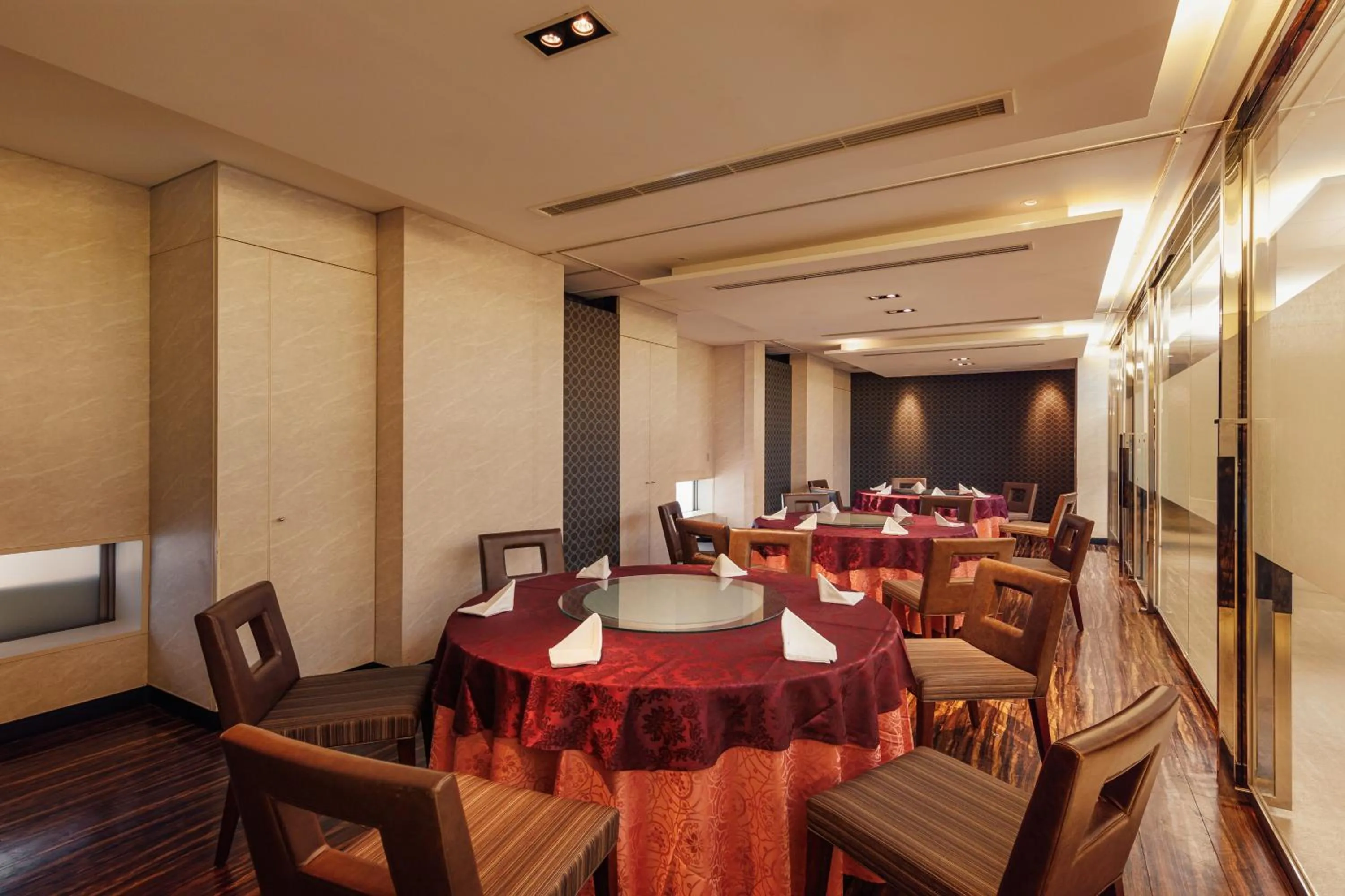 Food and drinks in Kokusai 21 International Hotel