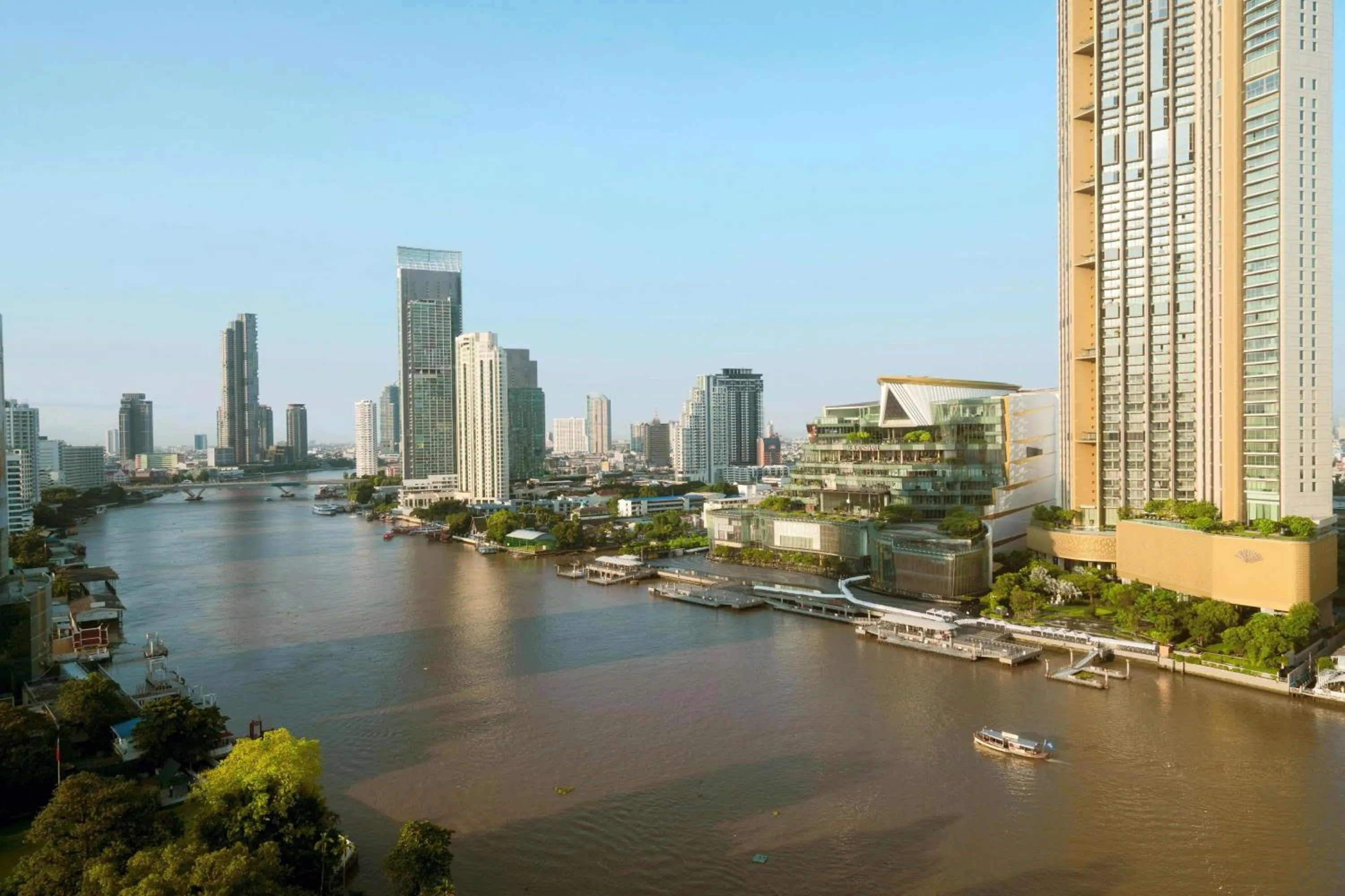Photo of the whole room in Royal Orchid Sheraton Riverside Hotel Bangkok