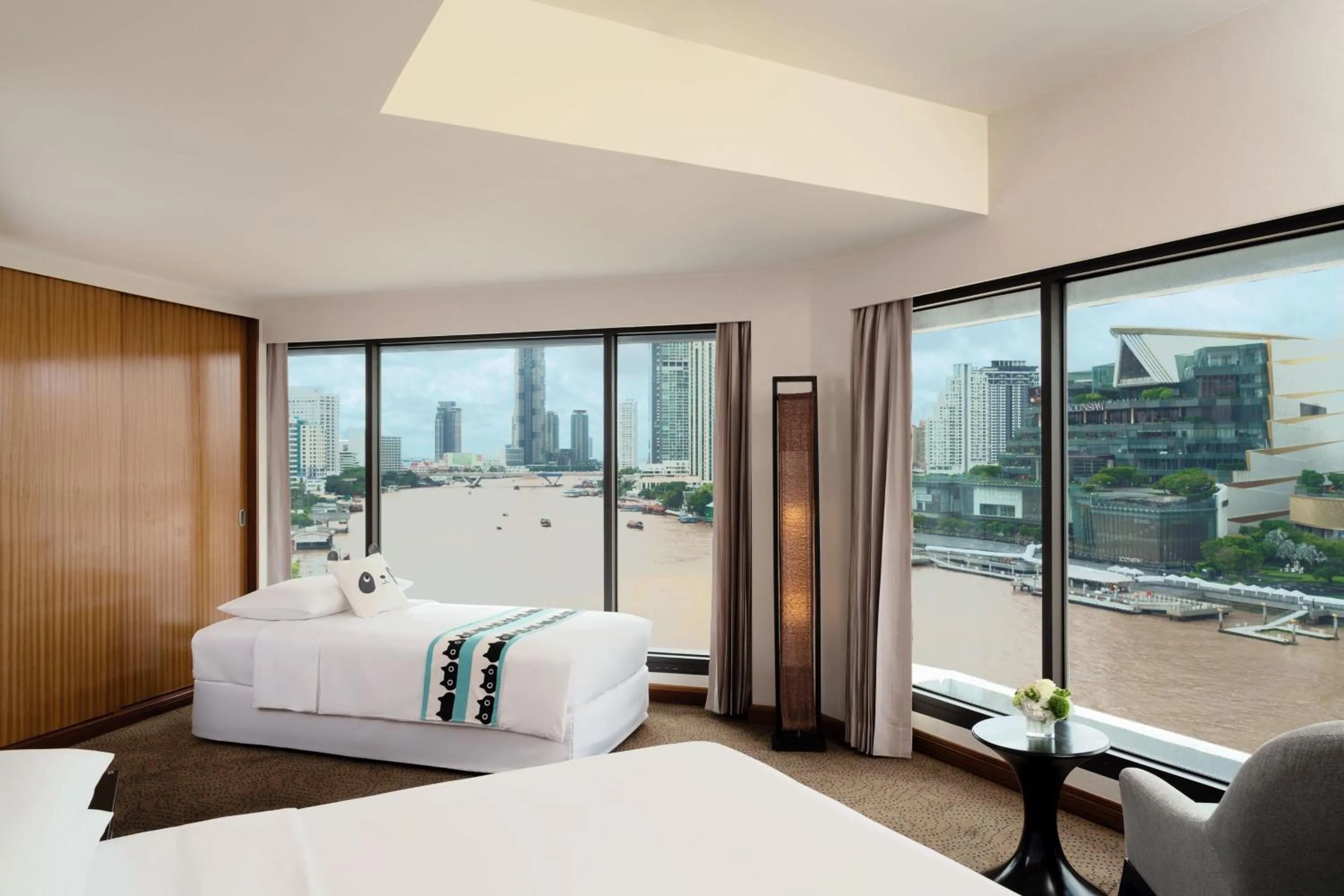 Bedroom, Bed in Royal Orchid Sheraton Riverside Hotel Bangkok
