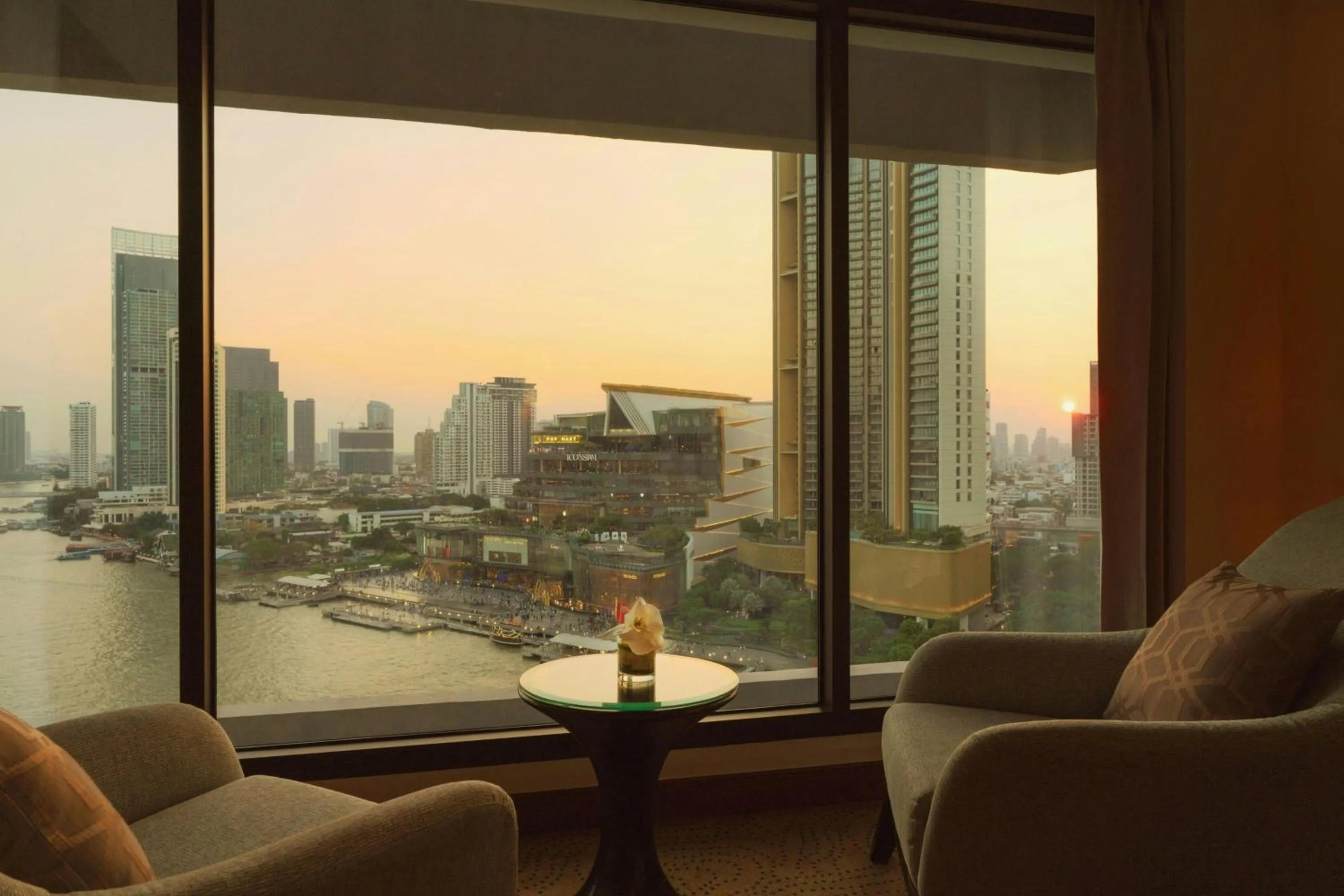 Photo of the whole room in Royal Orchid Sheraton Riverside Hotel Bangkok