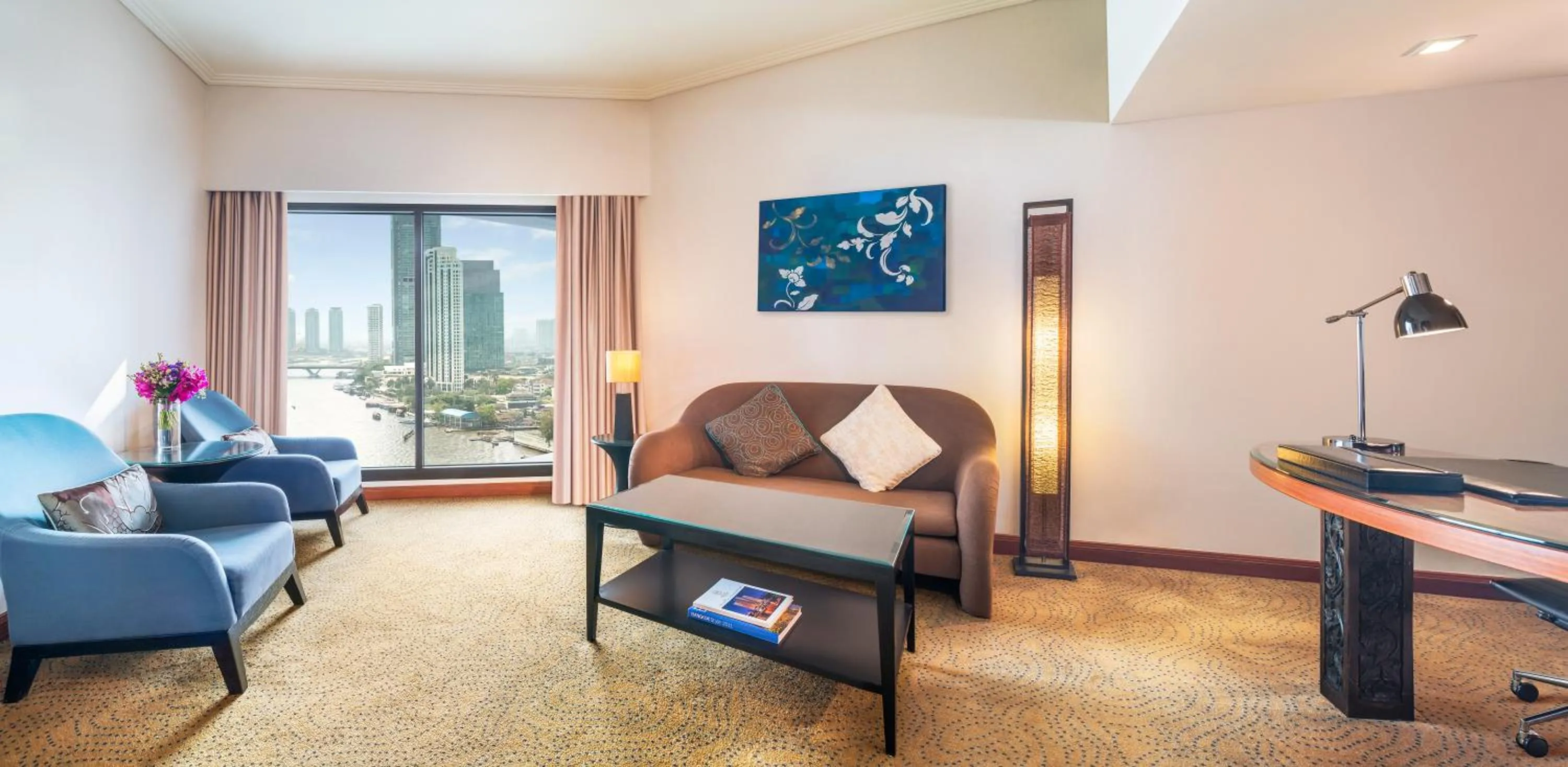 Living room in Royal Orchid Sheraton Riverside Hotel Bangkok