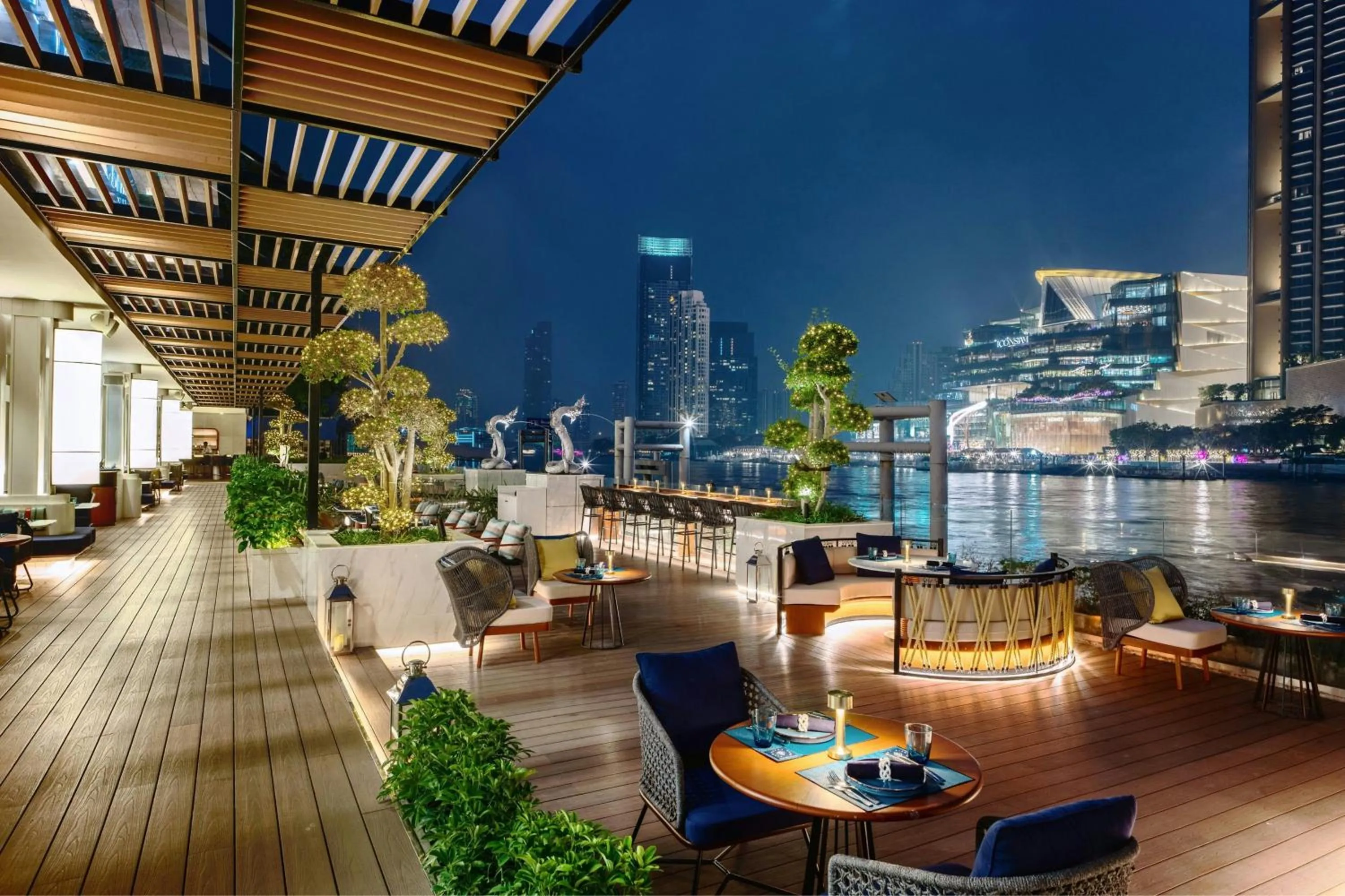 Restaurant/places to eat in Royal Orchid Sheraton Riverside Hotel Bangkok