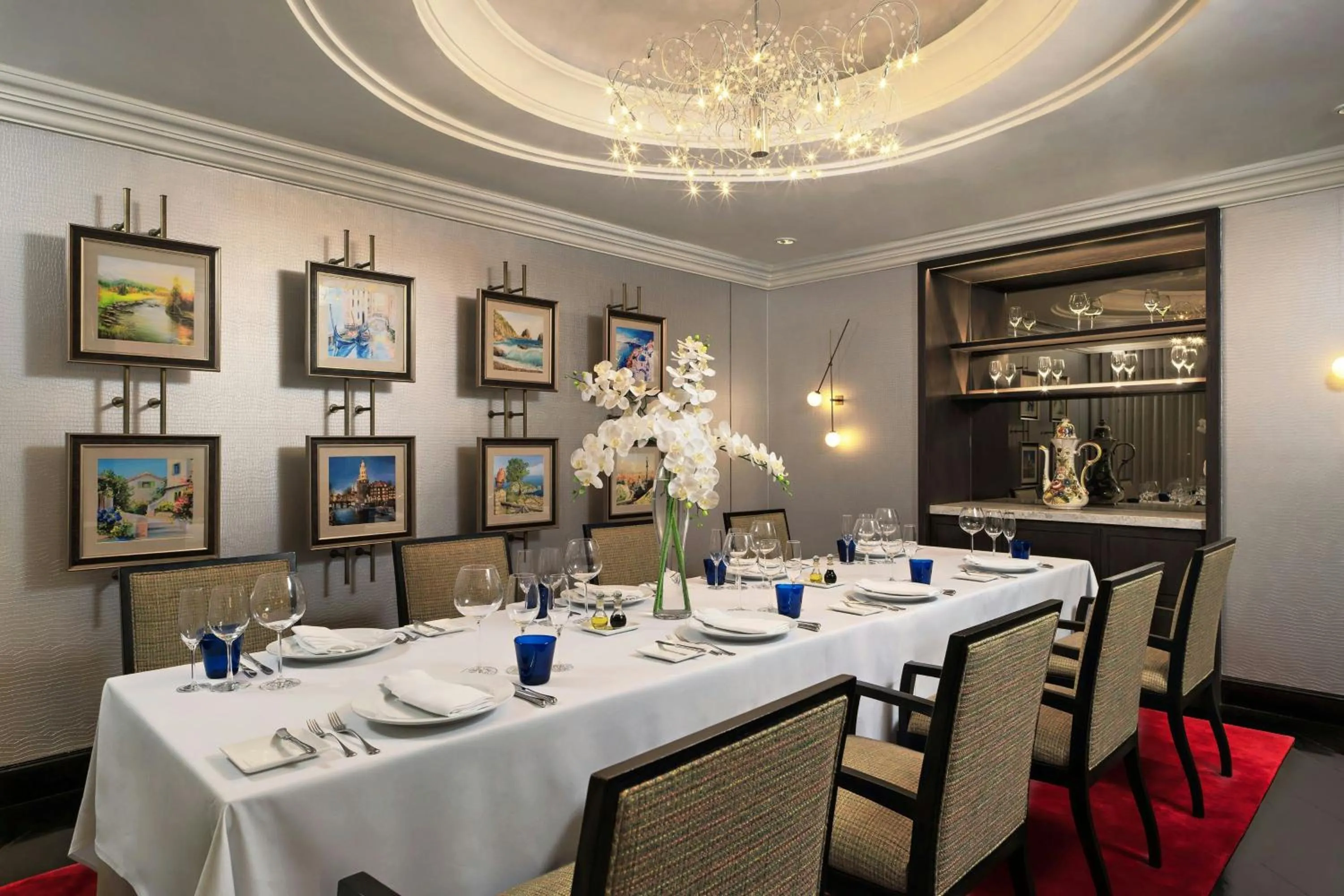 Restaurant/places to eat in Royal Orchid Sheraton Riverside Hotel Bangkok