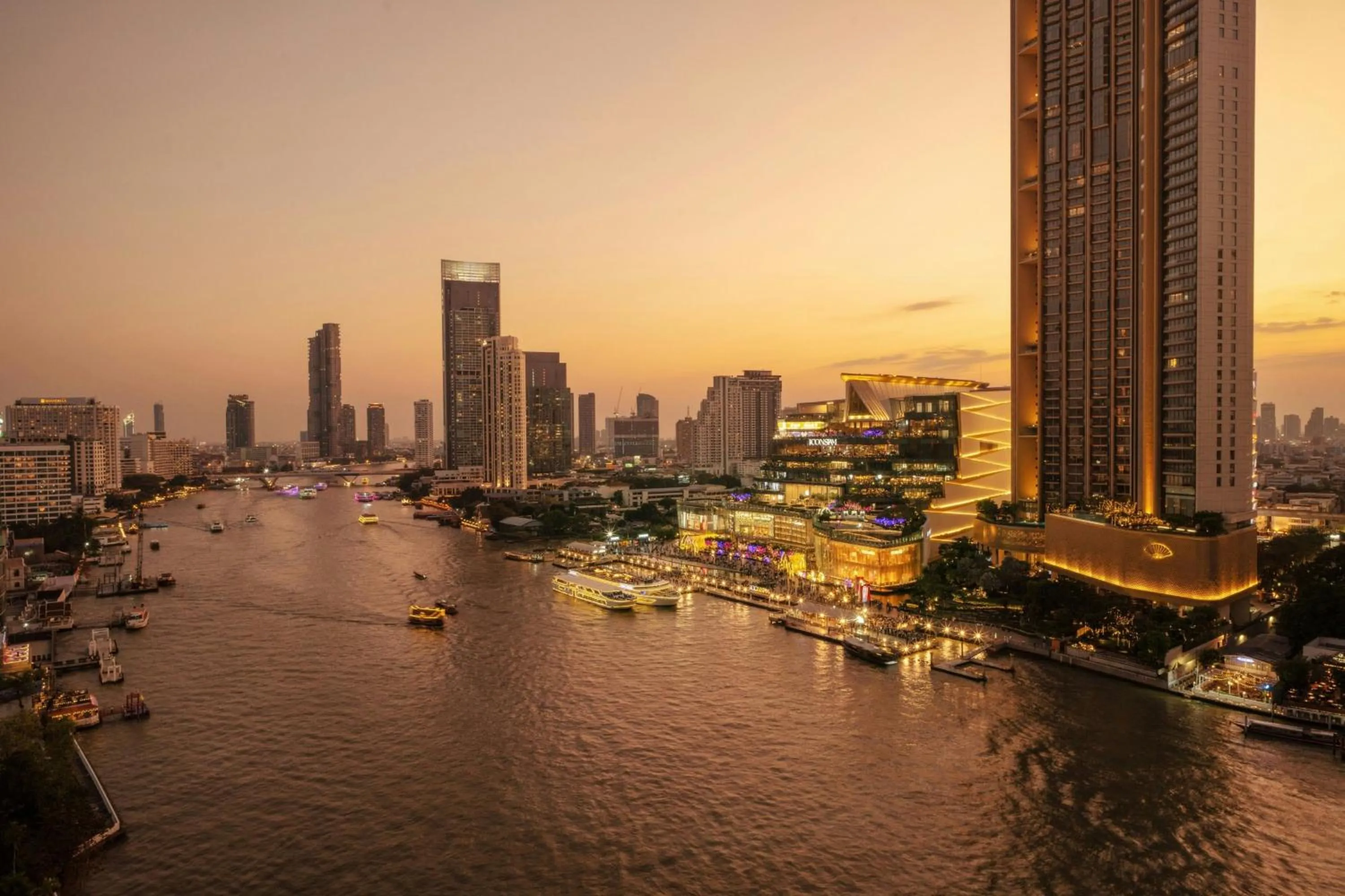 Photo of the whole room in Royal Orchid Sheraton Riverside Hotel Bangkok