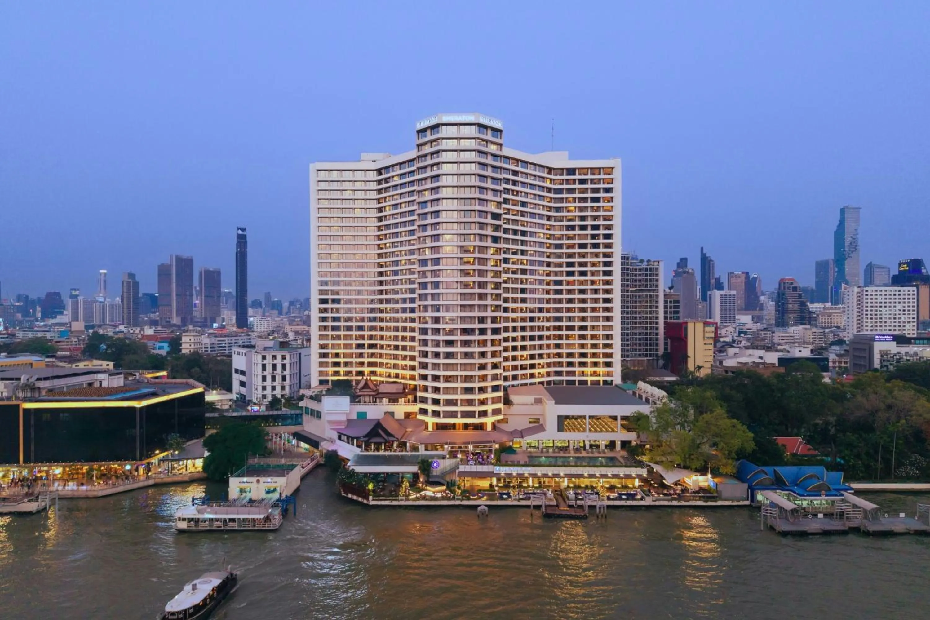Property building in Royal Orchid Sheraton Riverside Hotel Bangkok