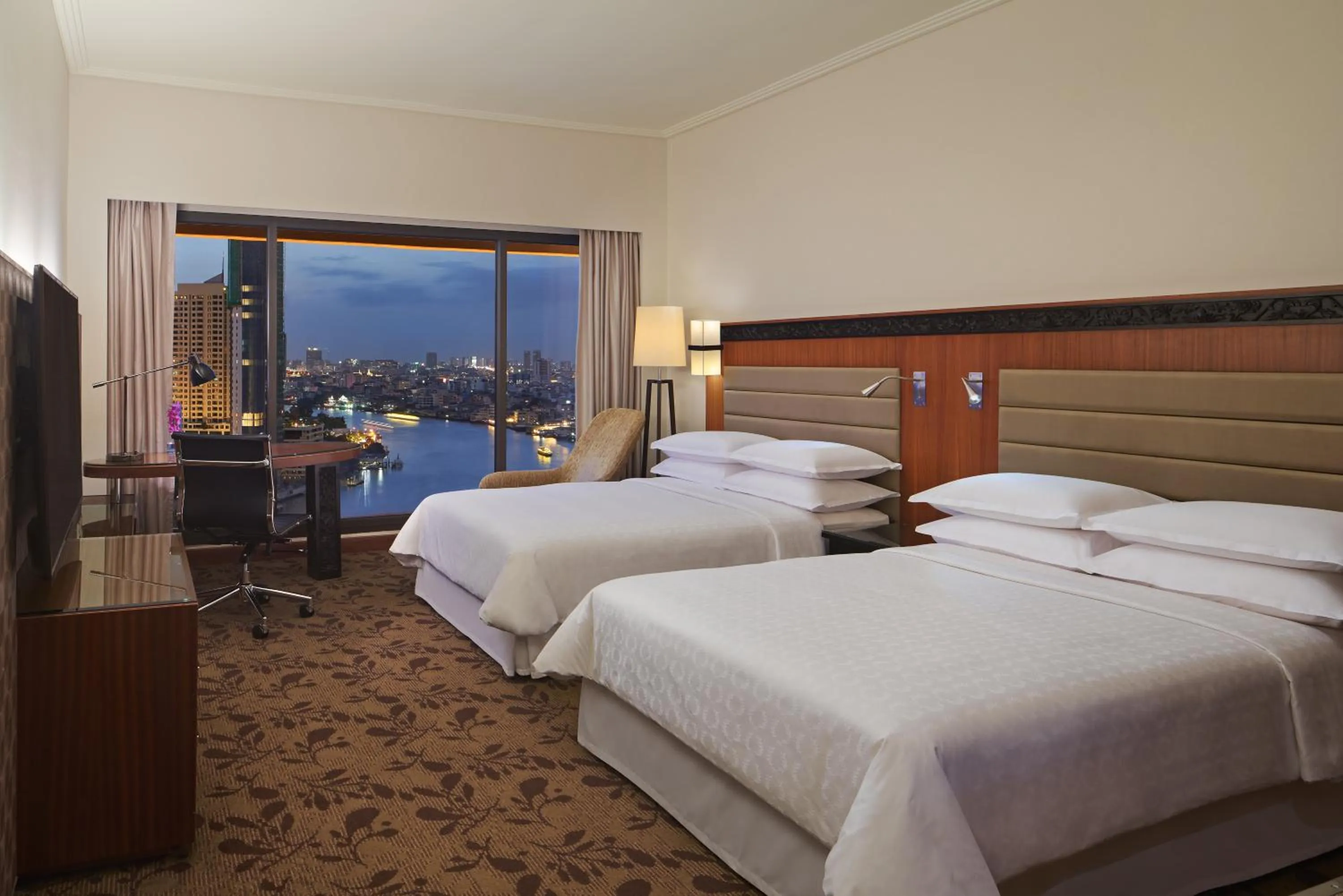 Bedroom, Bed in Royal Orchid Sheraton Riverside Hotel Bangkok