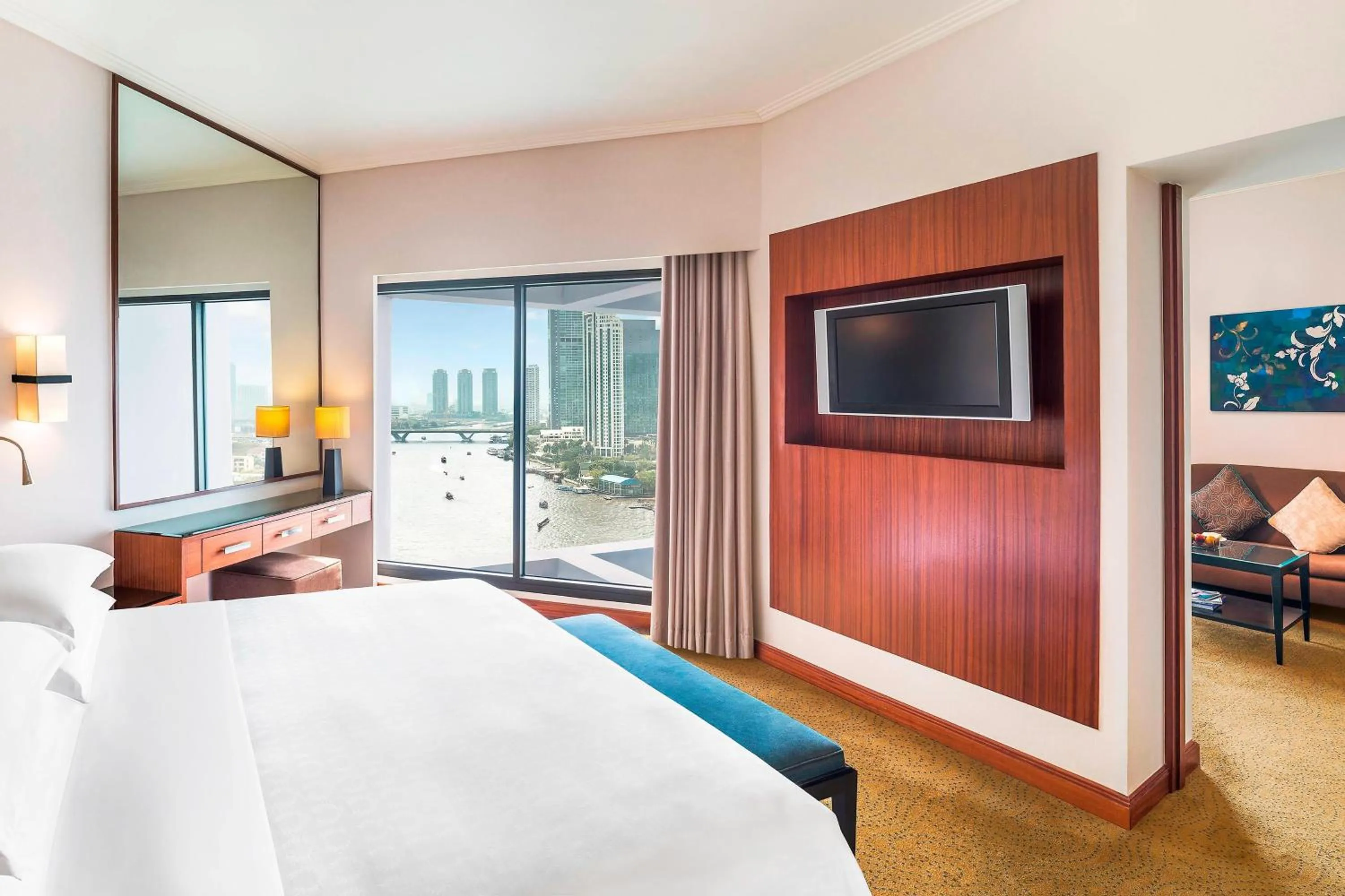 Bedroom, Bed in Royal Orchid Sheraton Riverside Hotel Bangkok