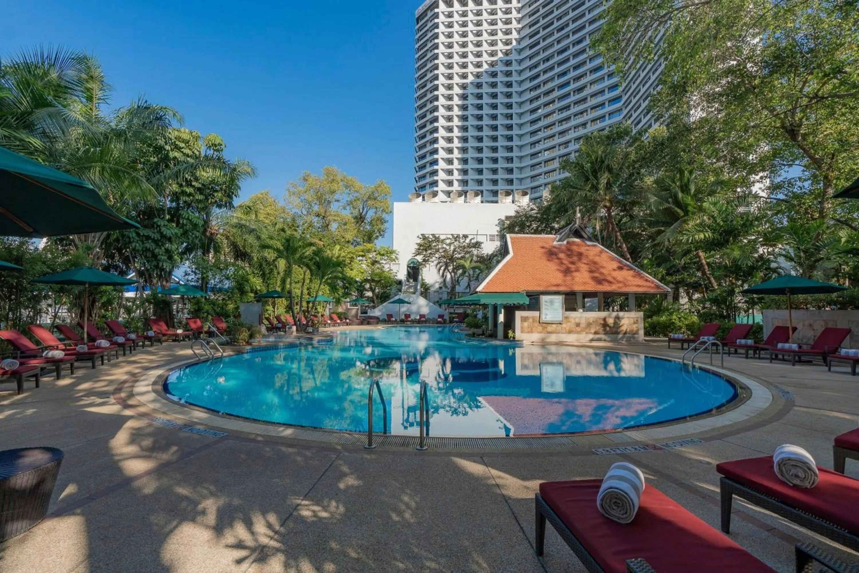 Swimming pool in Royal Orchid Sheraton Riverside Hotel Bangkok
