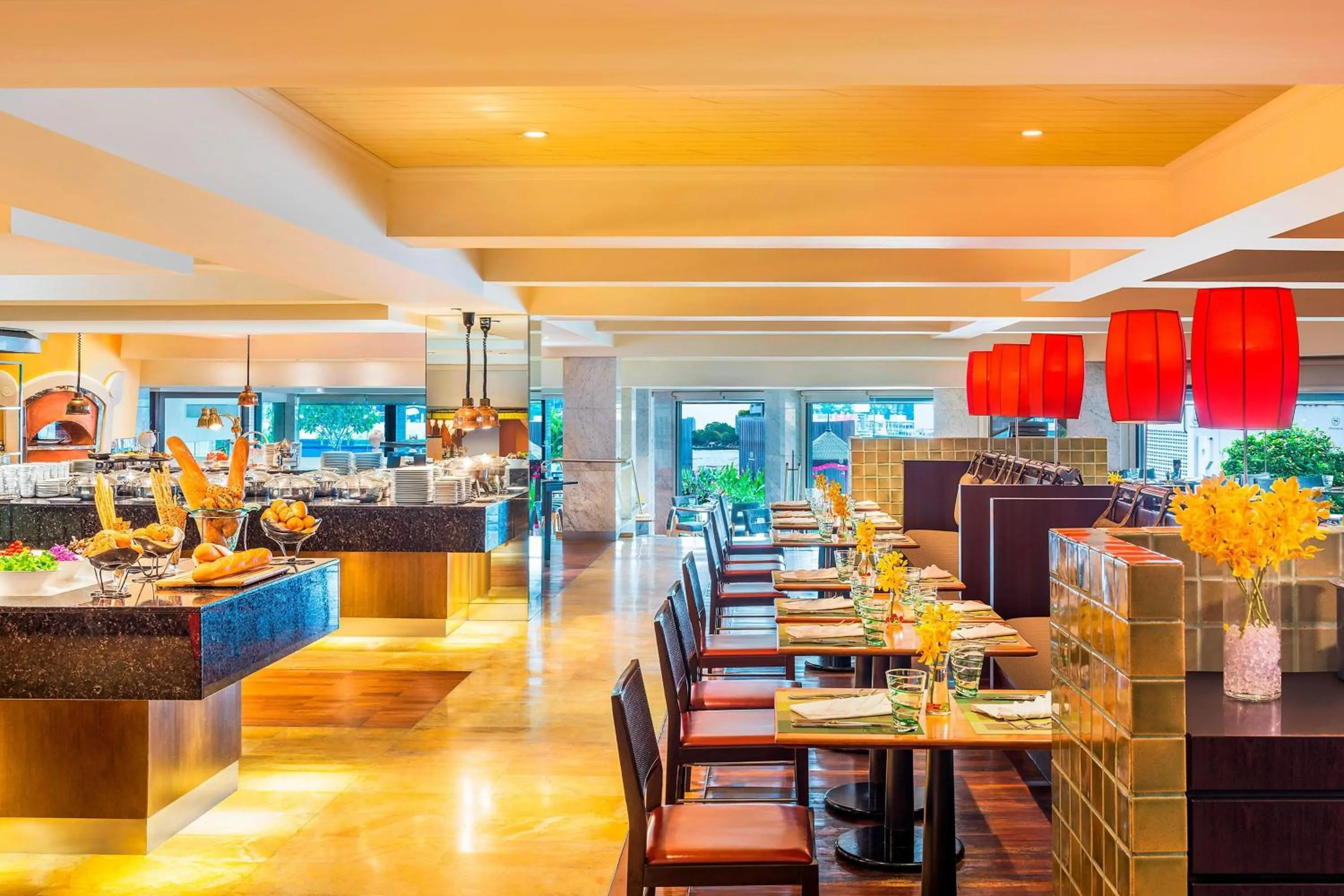 Restaurant/places to eat in Royal Orchid Sheraton Riverside Hotel Bangkok