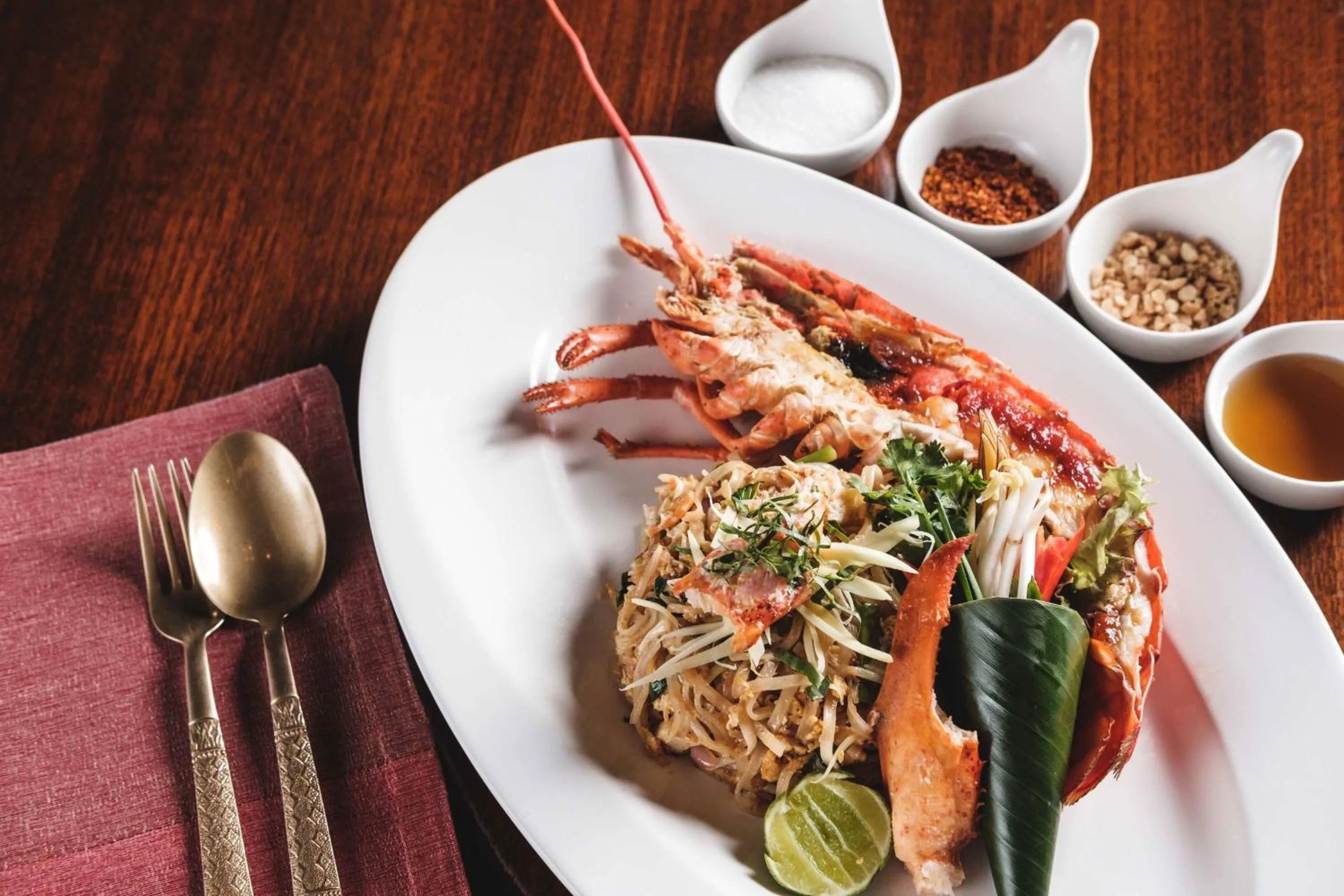 Restaurant/places to eat in Royal Orchid Sheraton Riverside Hotel Bangkok