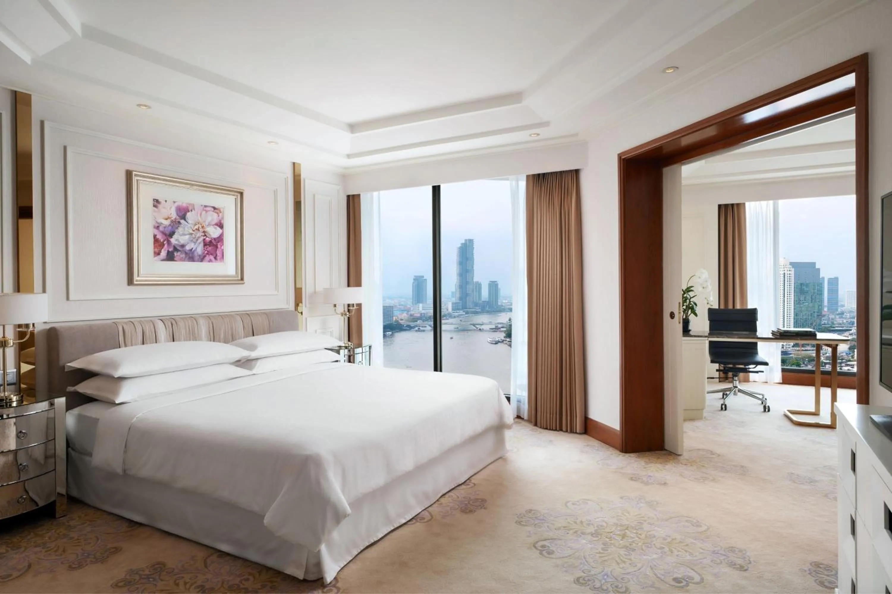 Bedroom, Bed in Royal Orchid Sheraton Riverside Hotel Bangkok