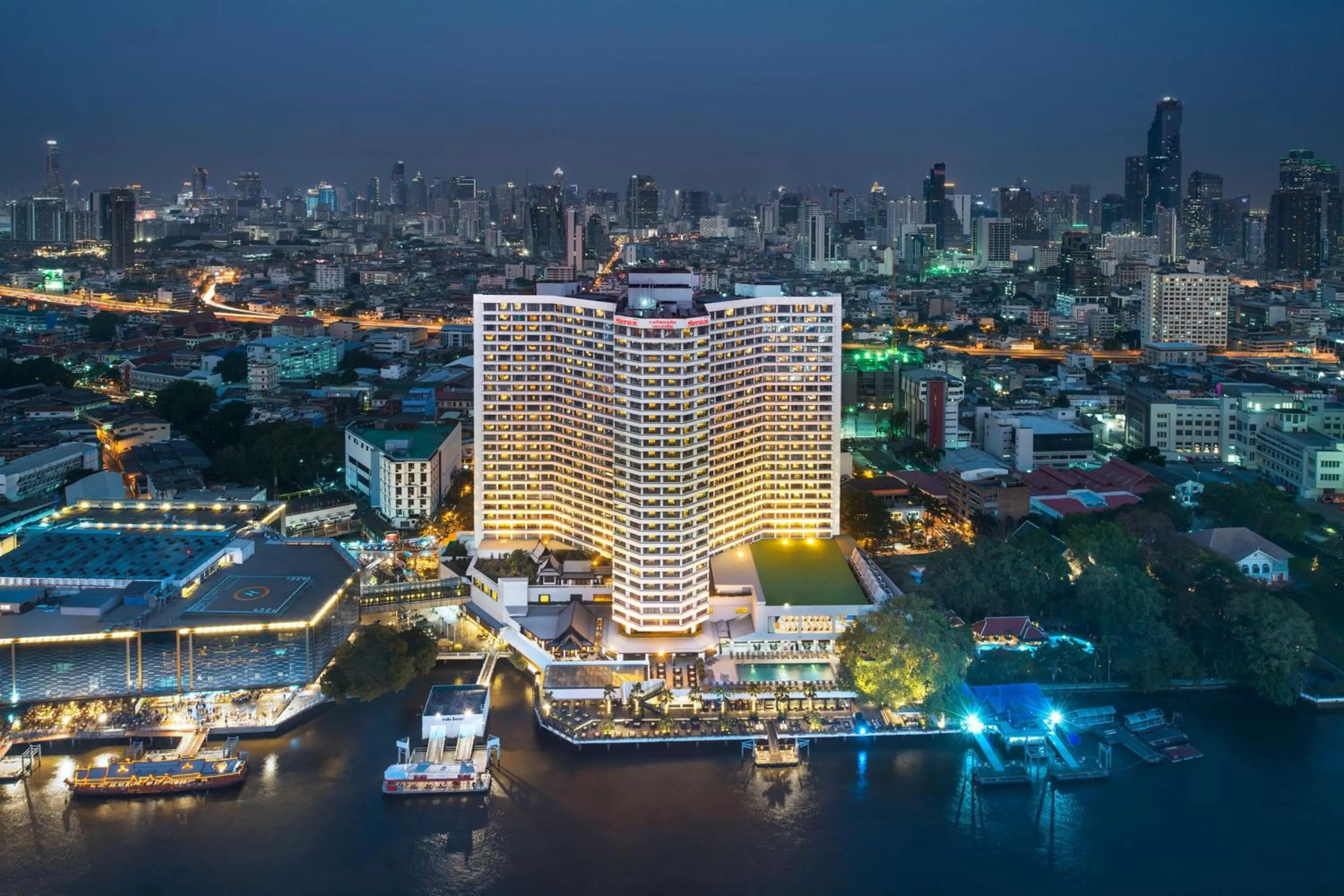 Property building in Royal Orchid Sheraton Riverside Hotel Bangkok