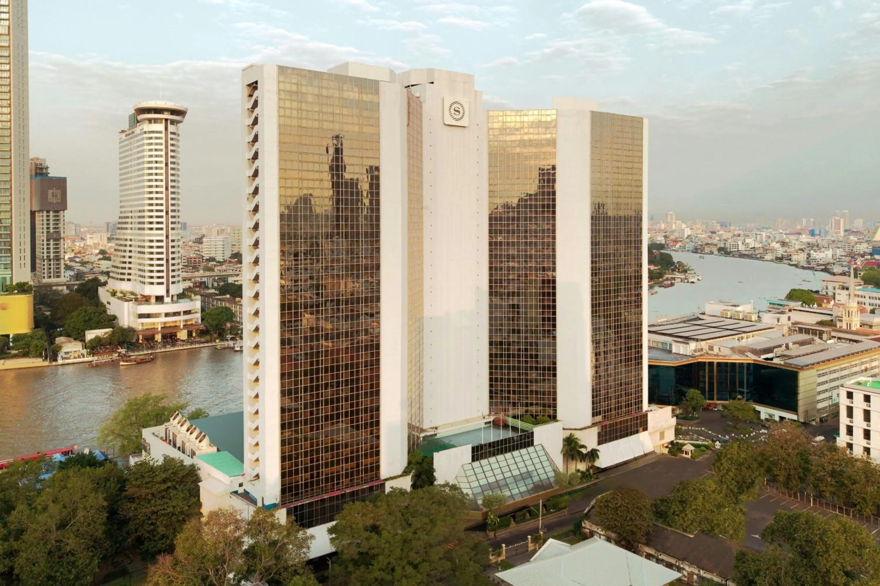 Property building in Royal Orchid Sheraton Riverside Hotel Bangkok