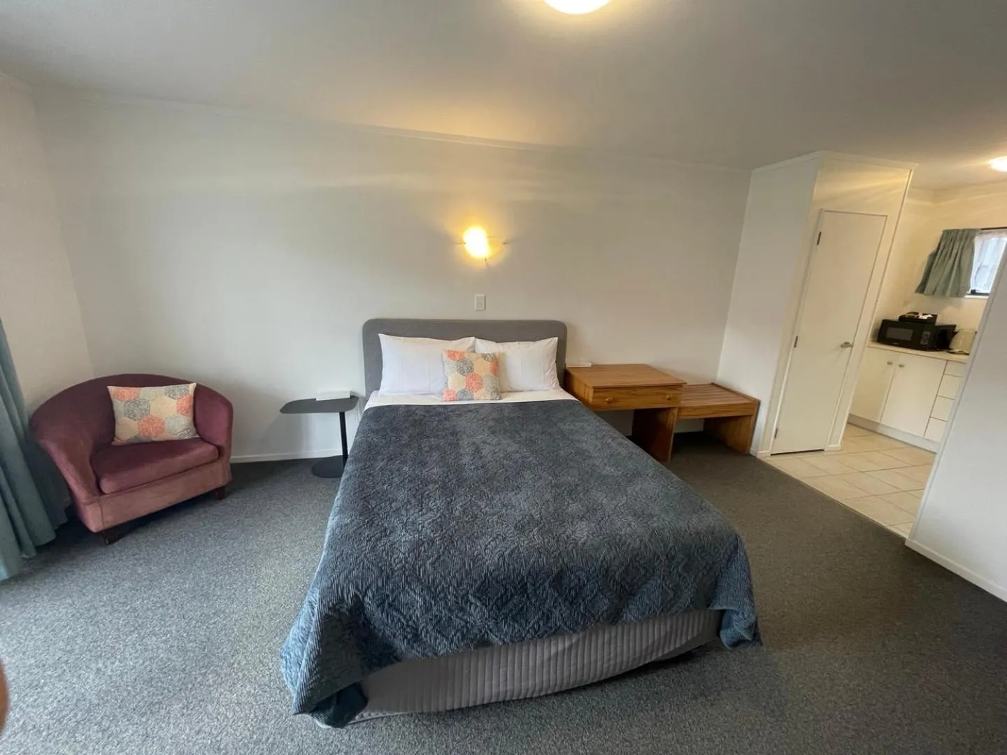 Bed in Cherry Court Motor Lodge