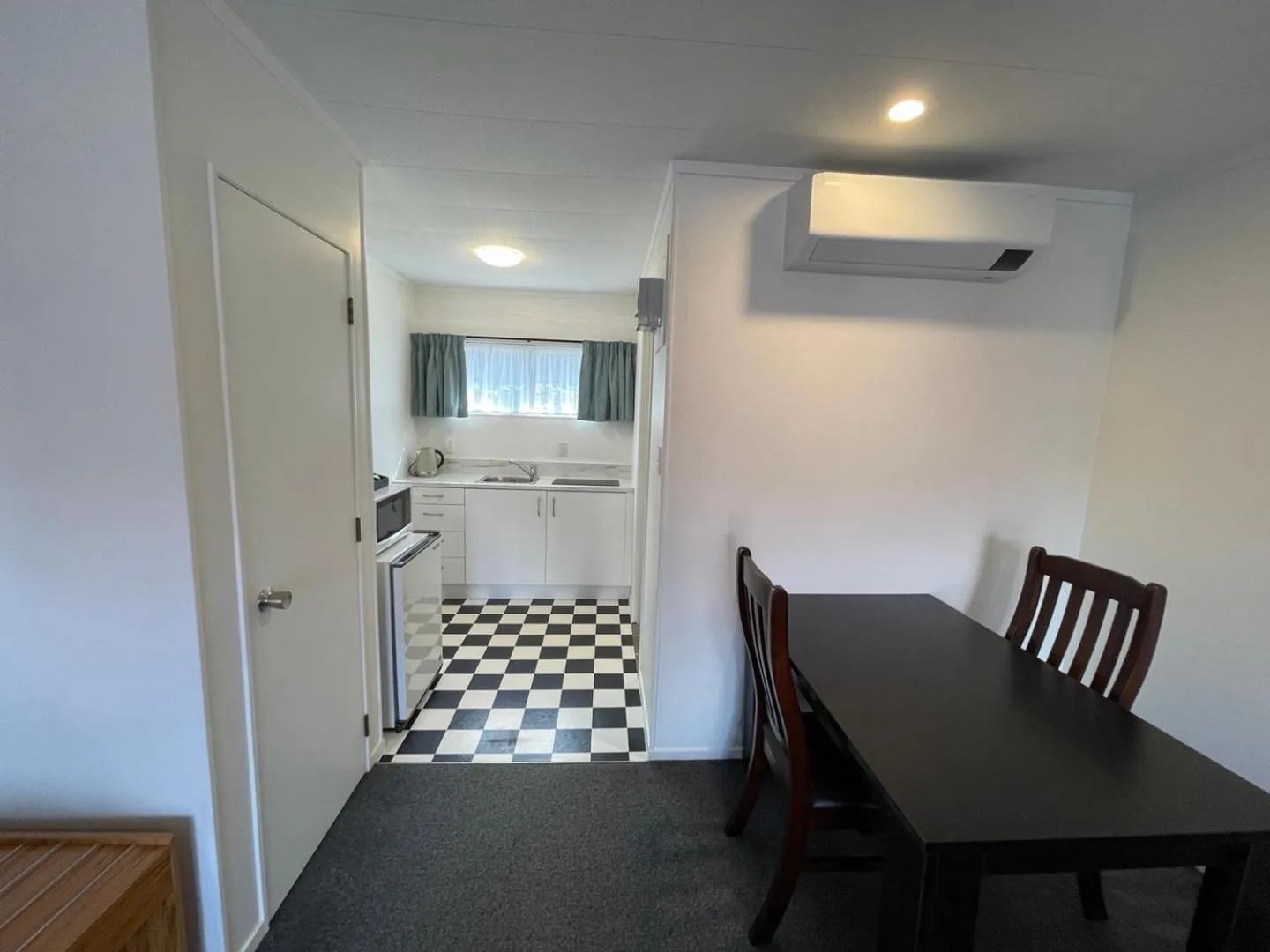 Dining area in Cherry Court Motor Lodge
