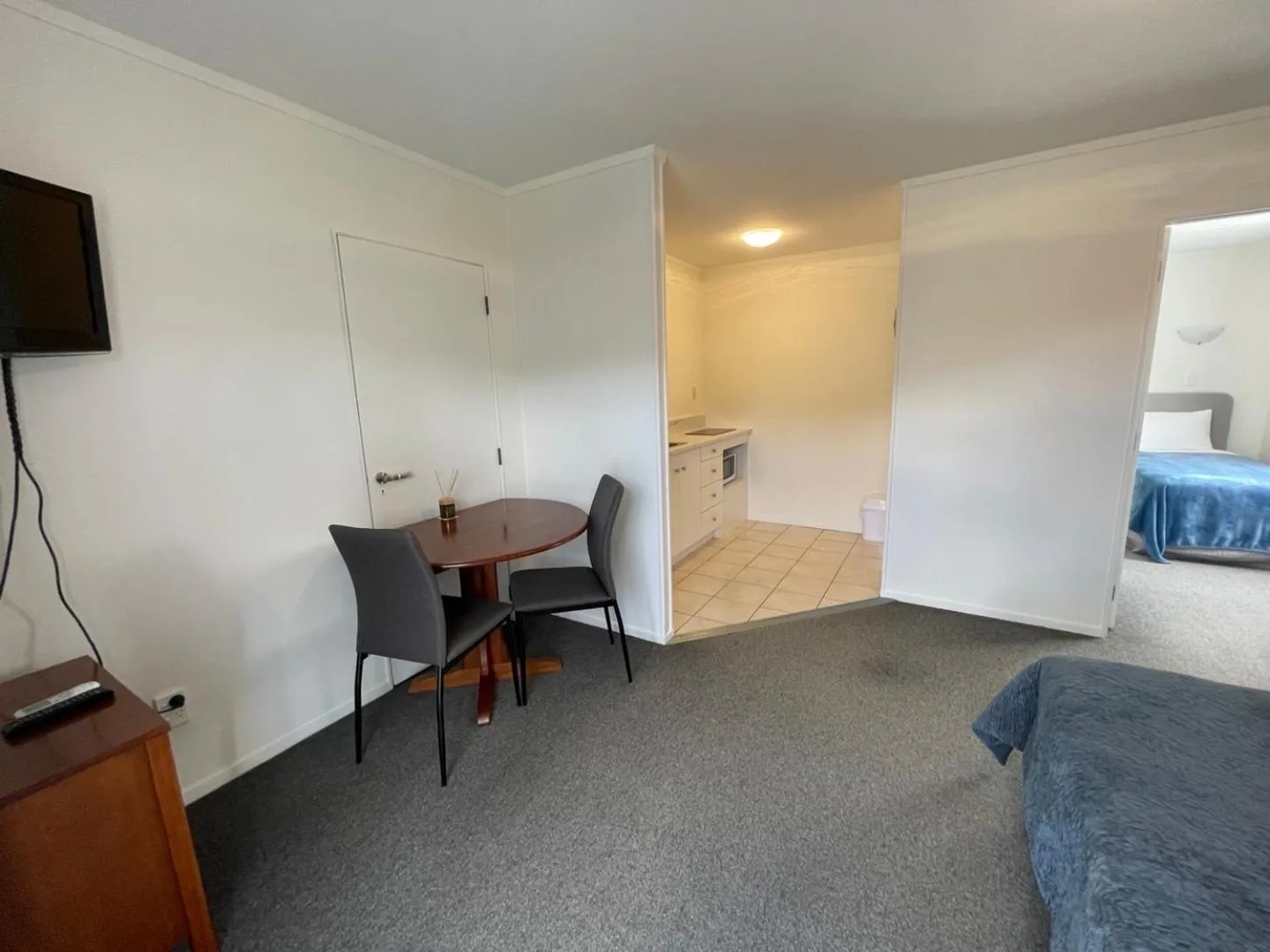 Bed in Cherry Court Motor Lodge