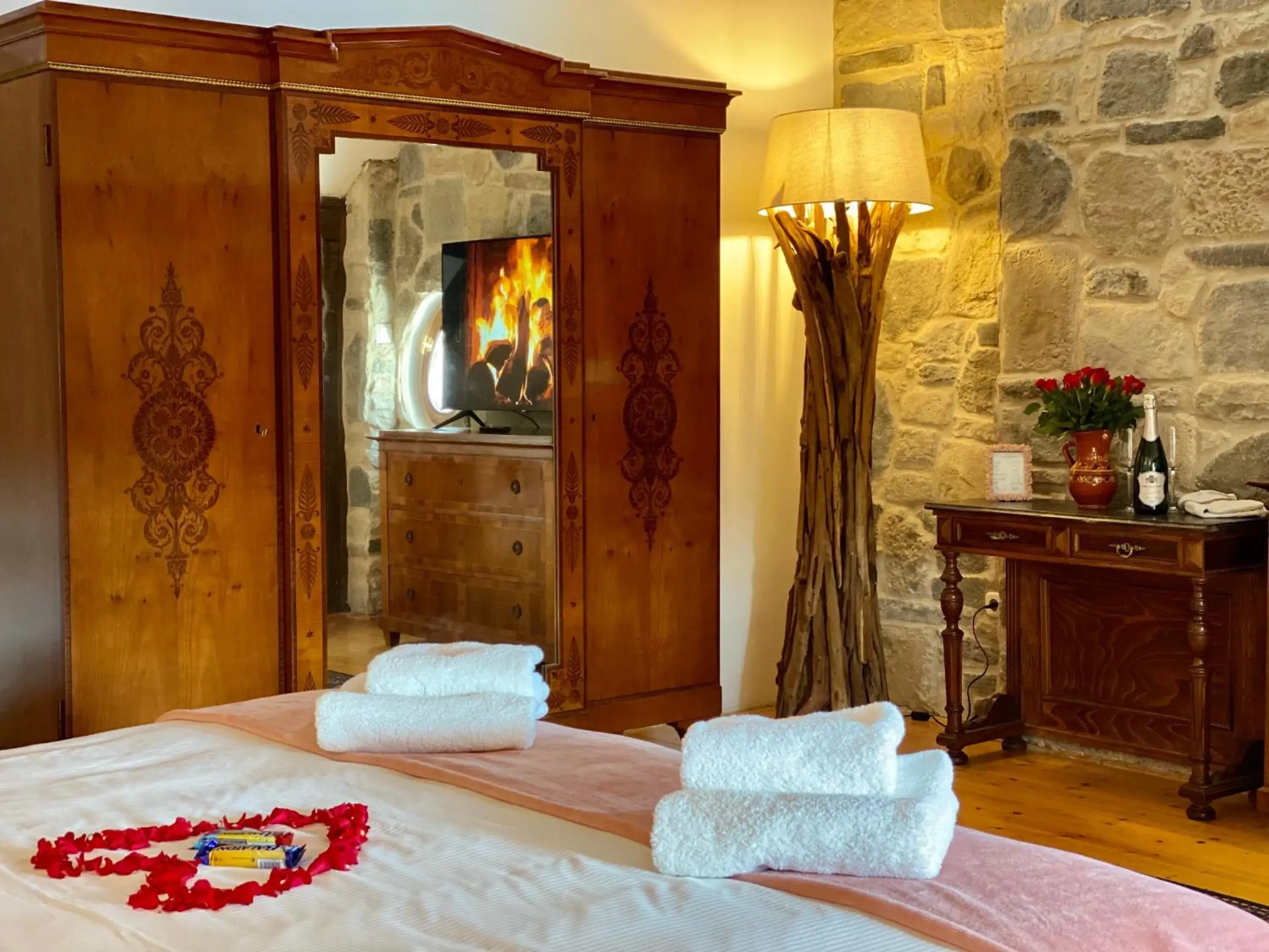 Suite with Lake View in The Houses of History - anno 1830 Suite with Lake View in The Houses of History - anno 1830