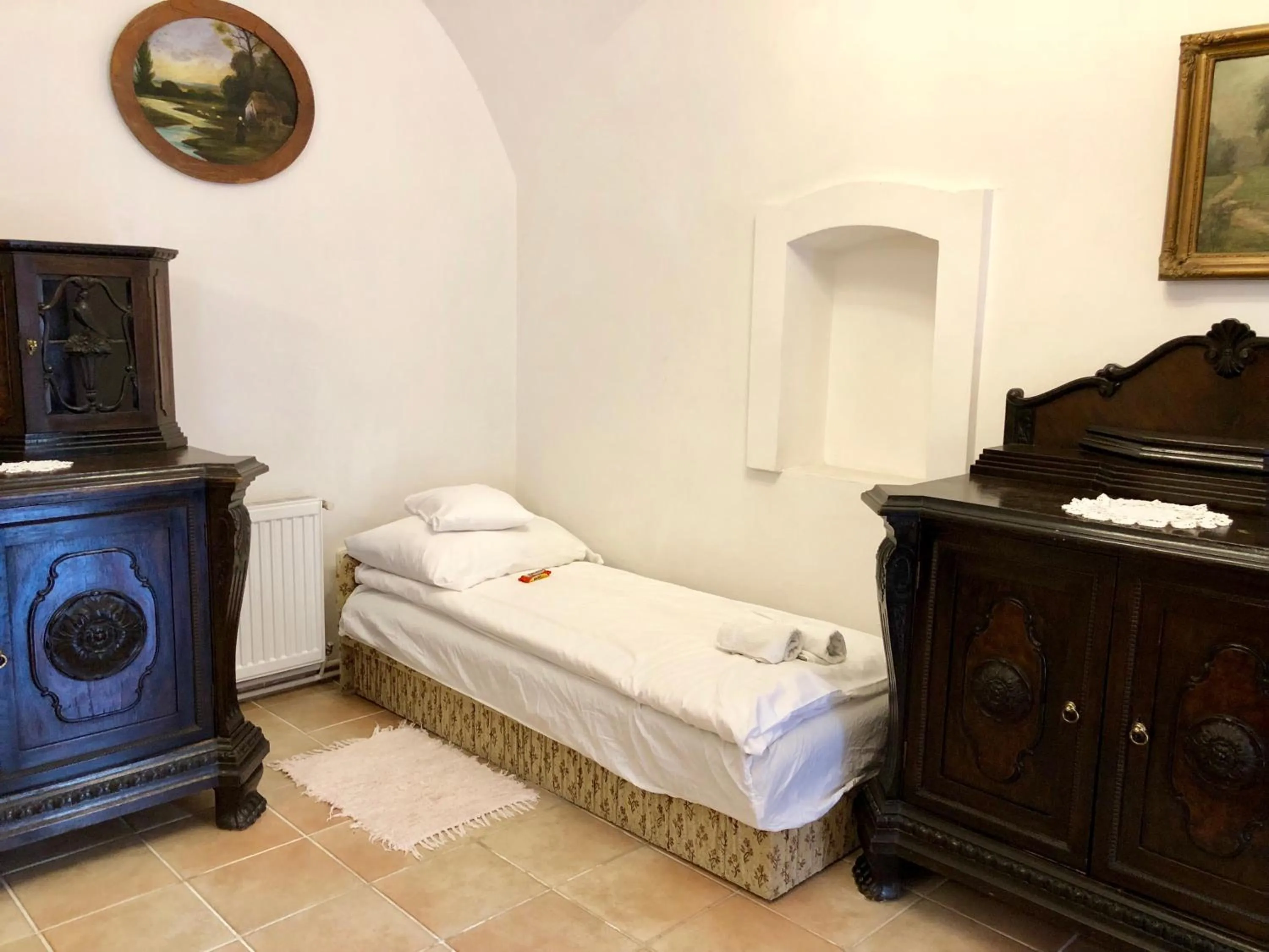 Bed in The Houses of History - anno 1830