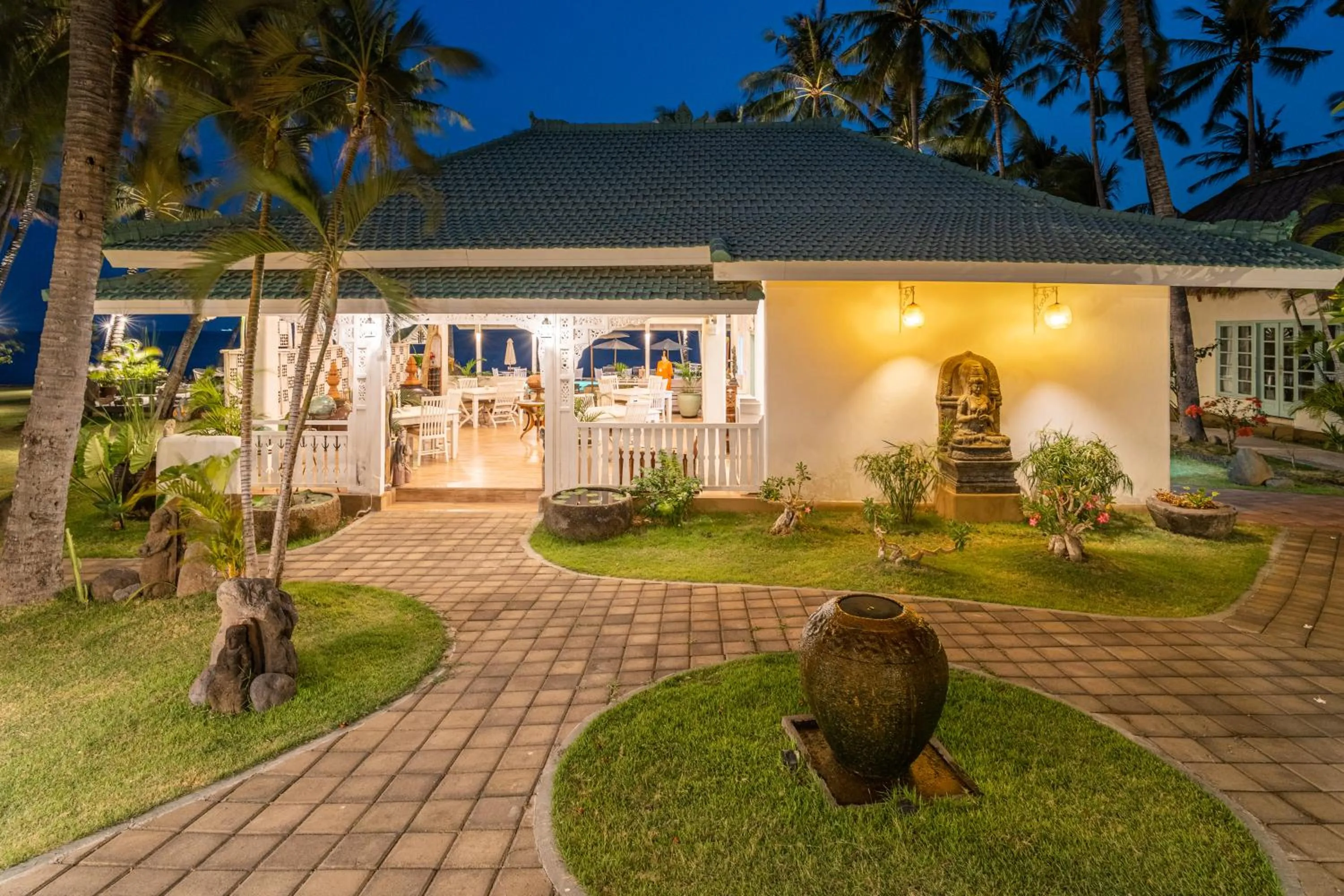 Restaurant/places to eat in Scuba Seraya Resort