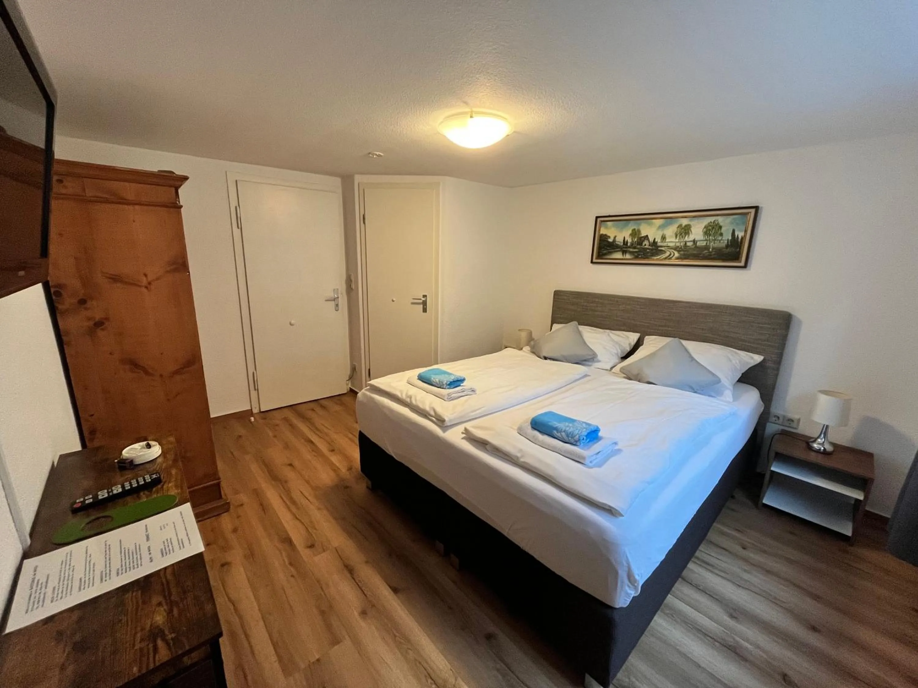 Photo of the whole room, Bed in Gästehaus AM HAFEN