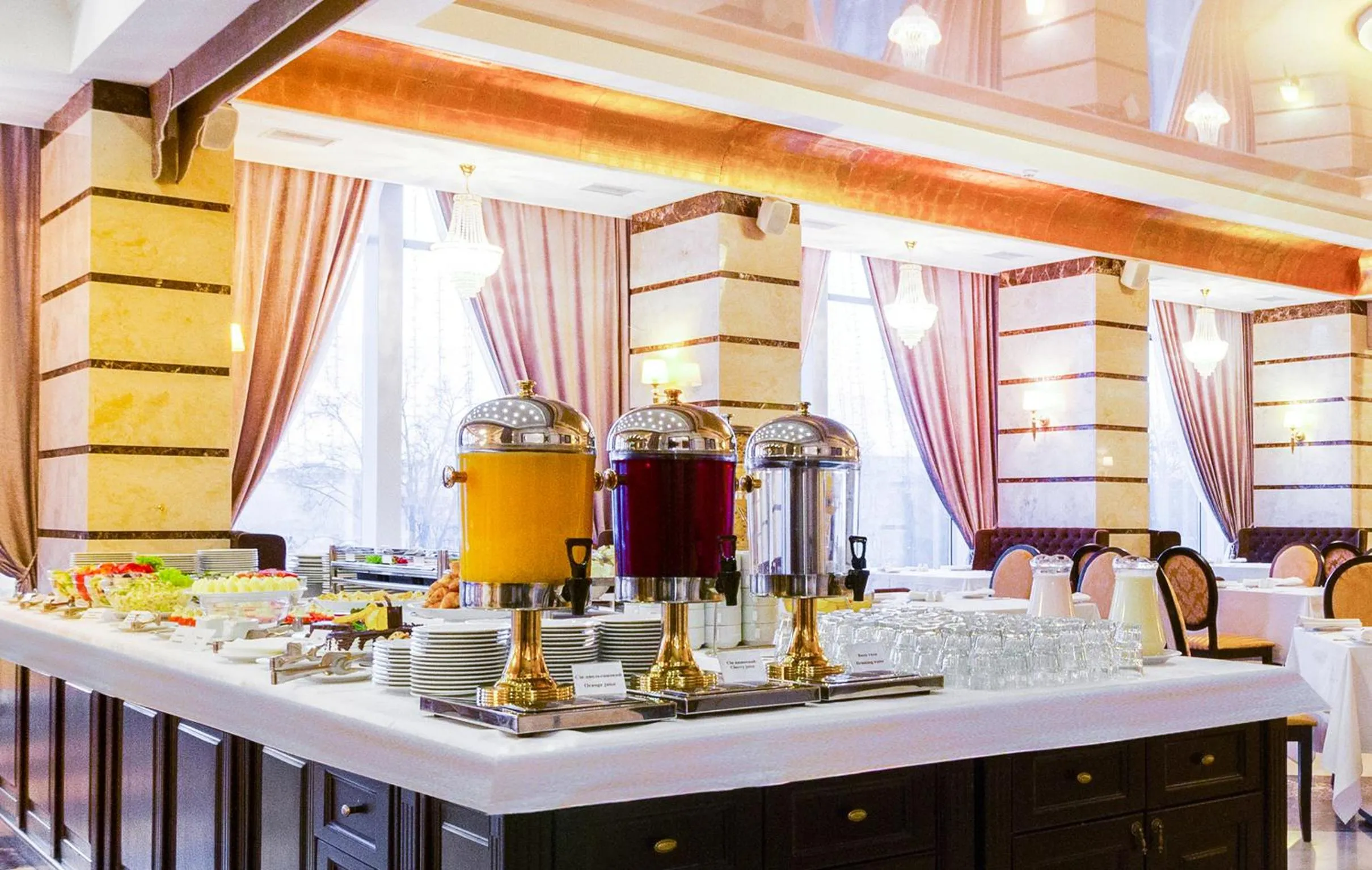 Restaurant/places to eat in Ukraine Hotel