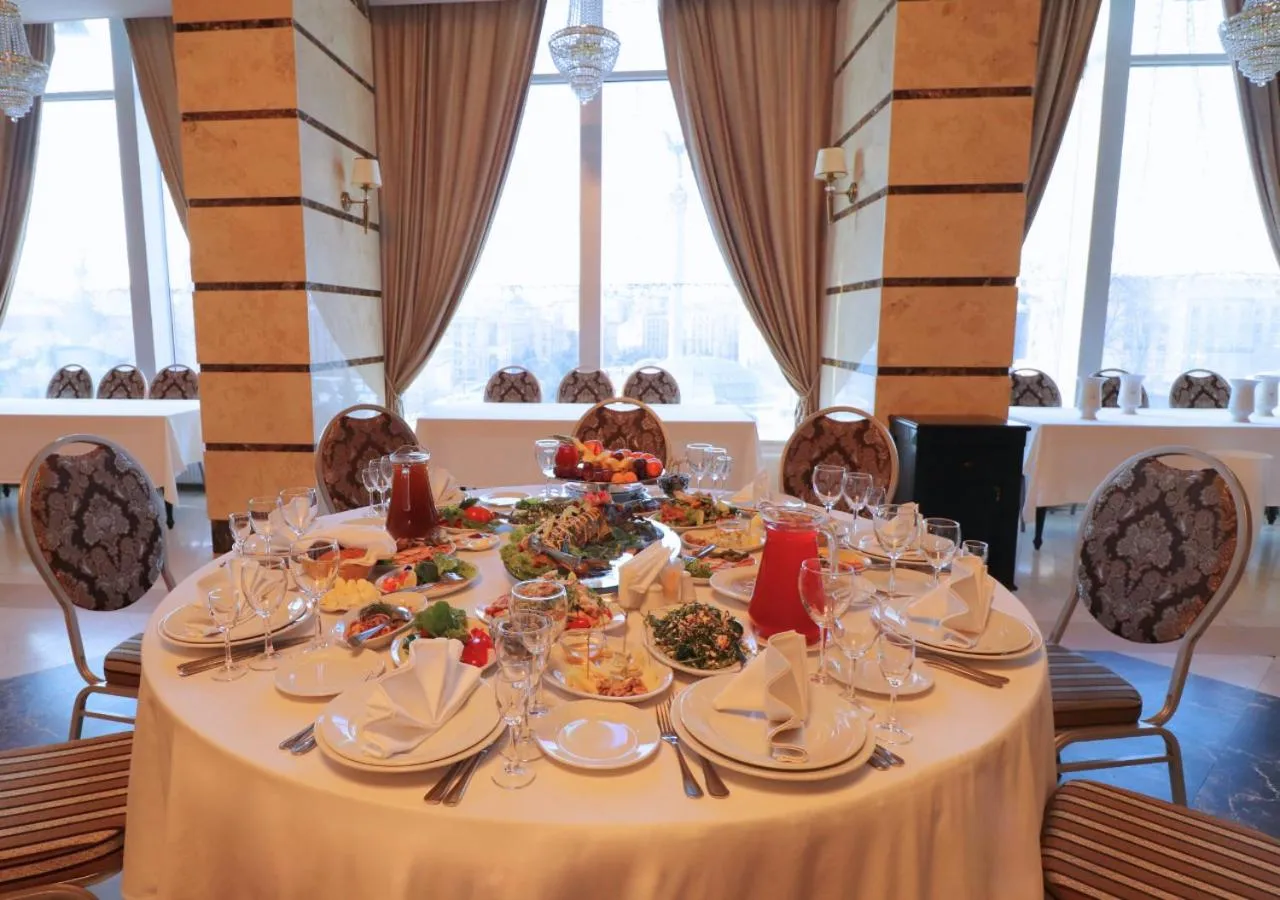 Restaurant/places to eat in Ukraine Hotel