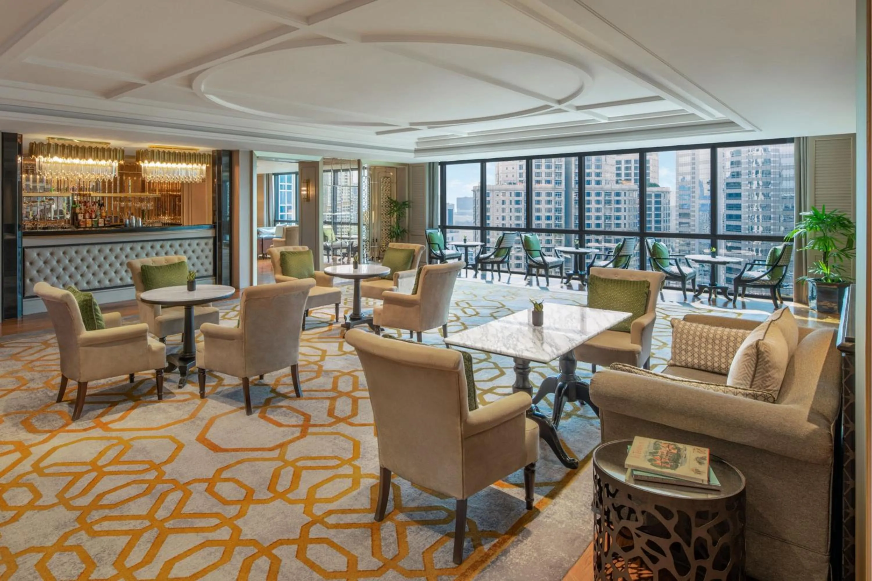 Lounge or bar in The Athenee Hotel, a Luxury Collection Hotel, Bangkok