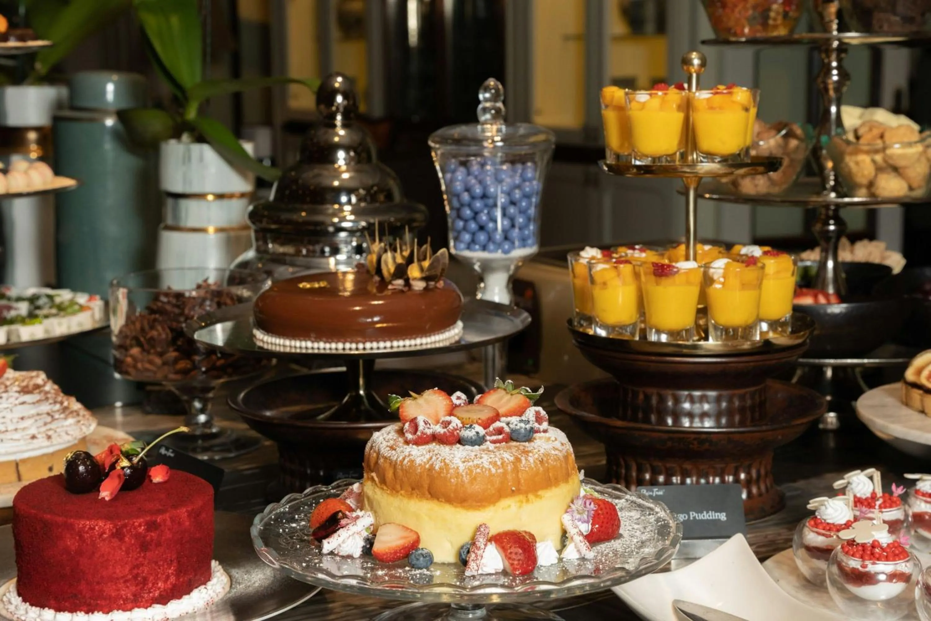 Restaurant/places to eat in The Athenee Hotel, a Luxury Collection Hotel, Bangkok