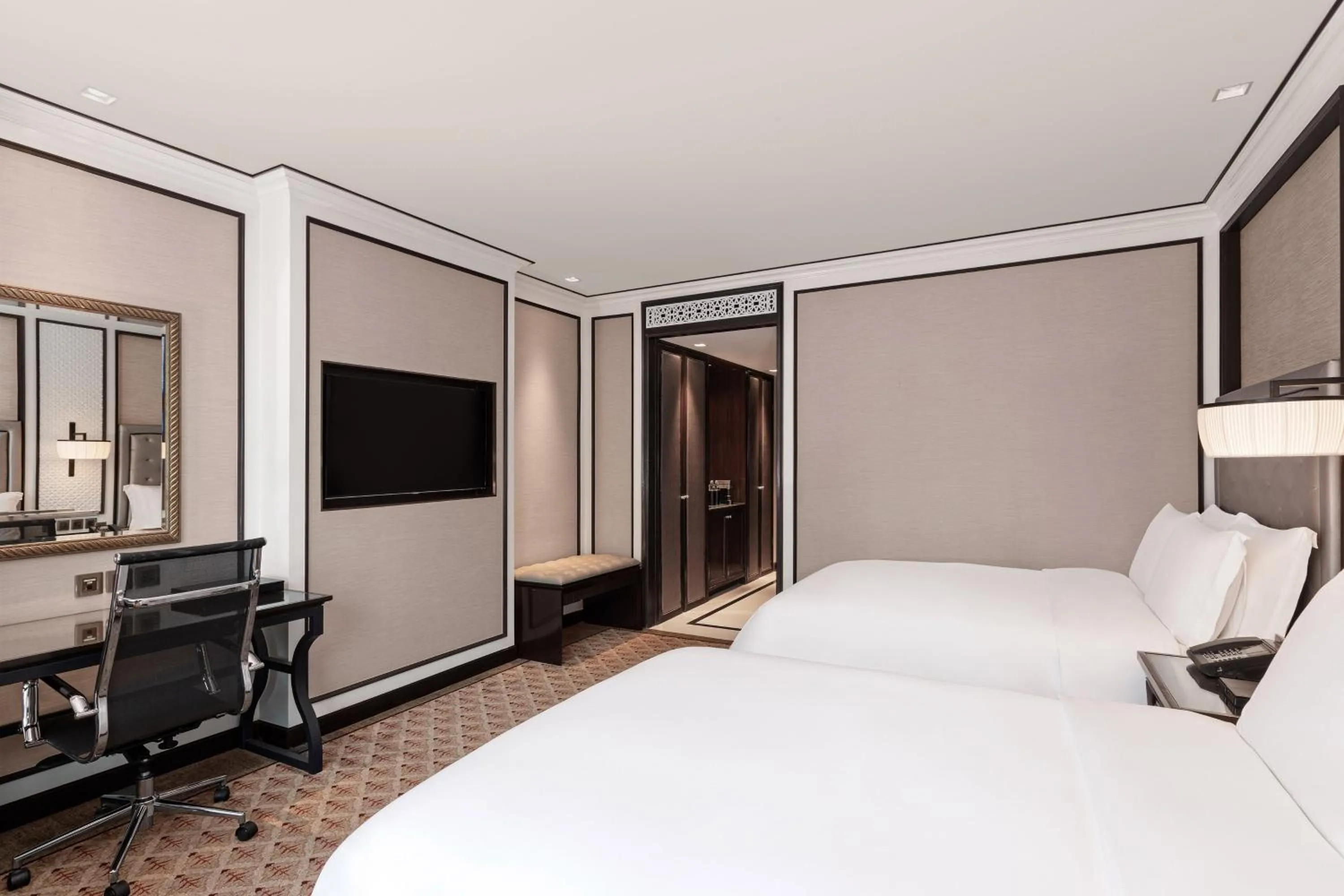 Photo of the whole room, Bed in The Athenee Hotel, a Luxury Collection Hotel, Bangkok