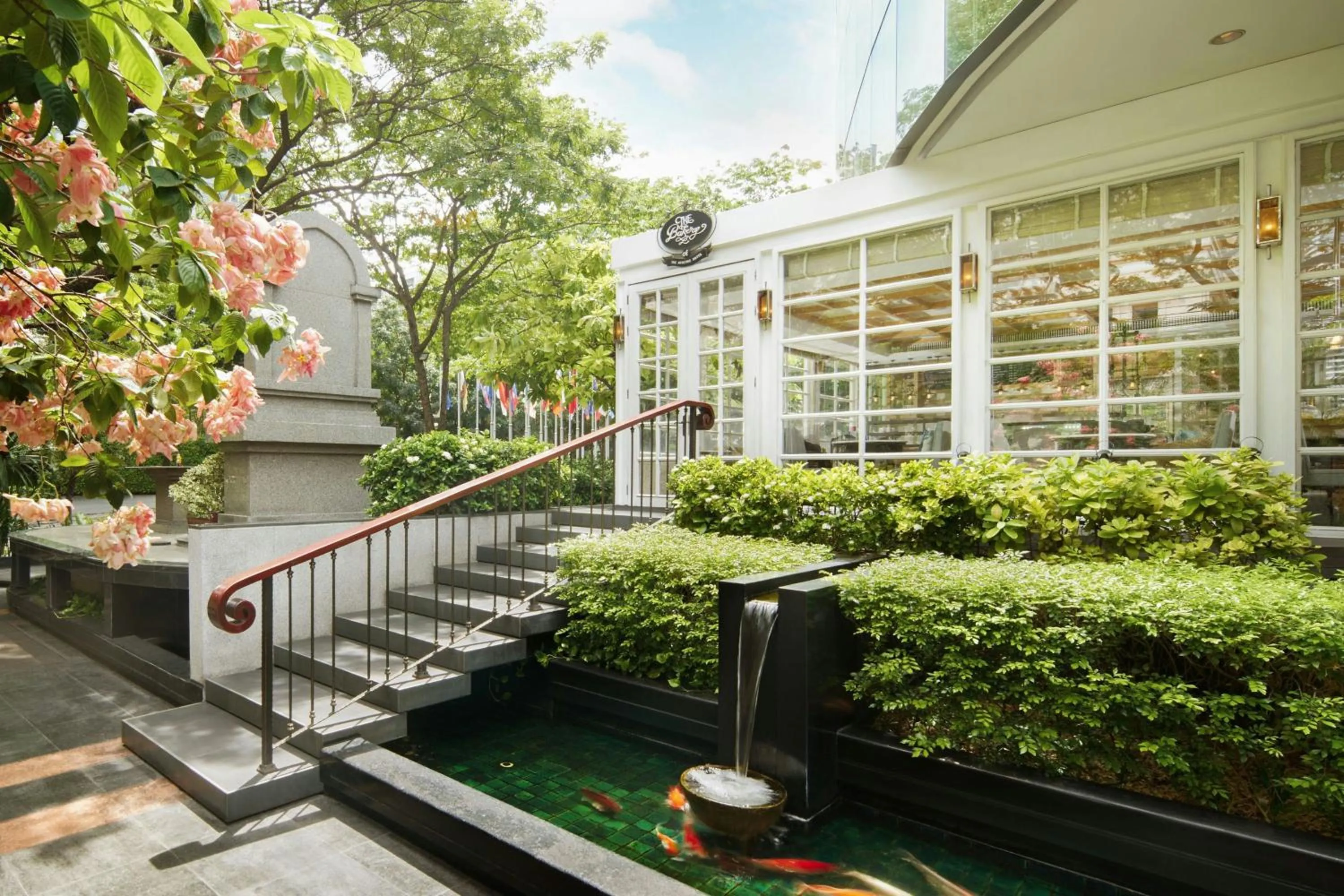 Restaurant/places to eat in The Athenee Hotel, a Luxury Collection Hotel, Bangkok