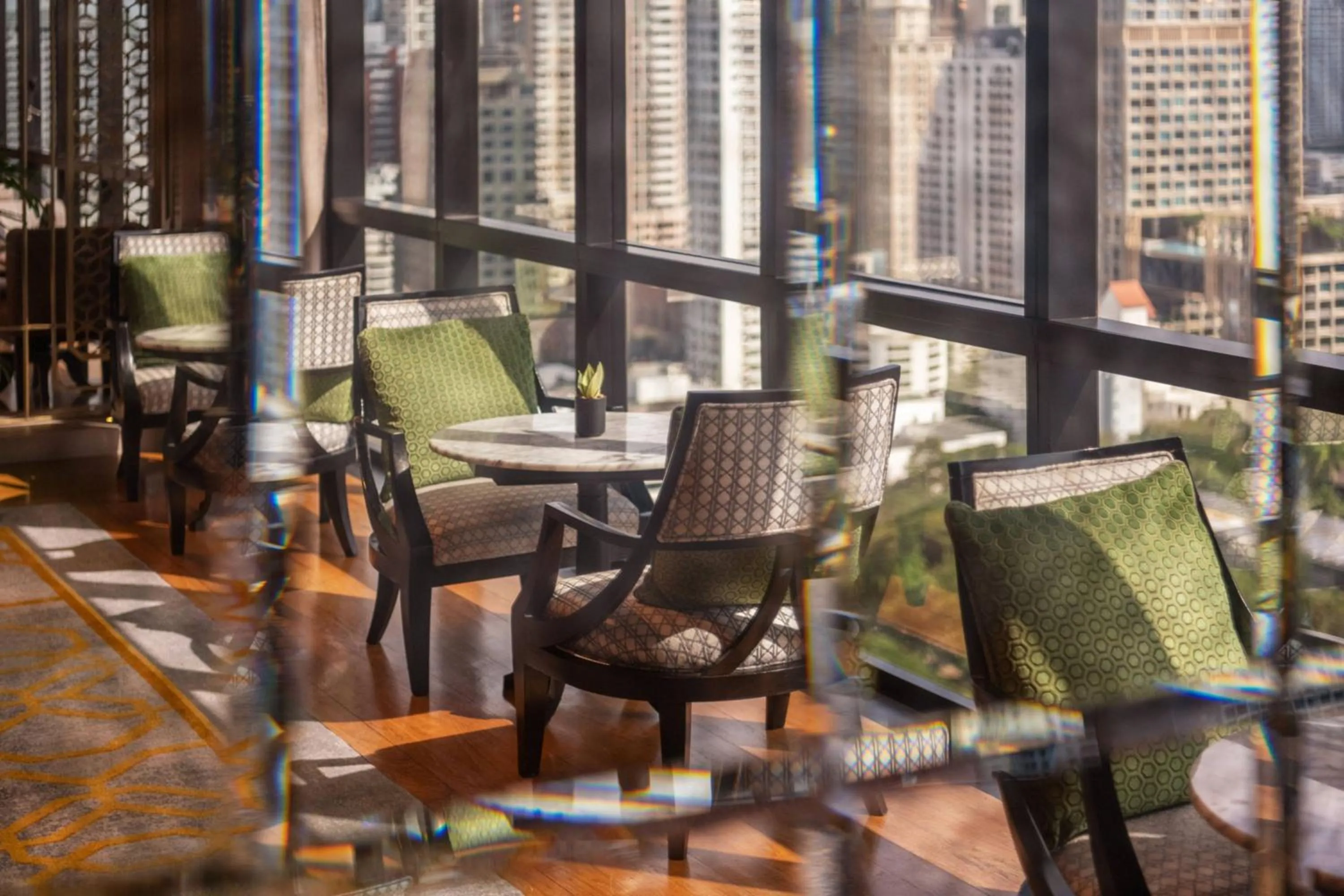 Lounge or bar in The Athenee Hotel, a Luxury Collection Hotel, Bangkok