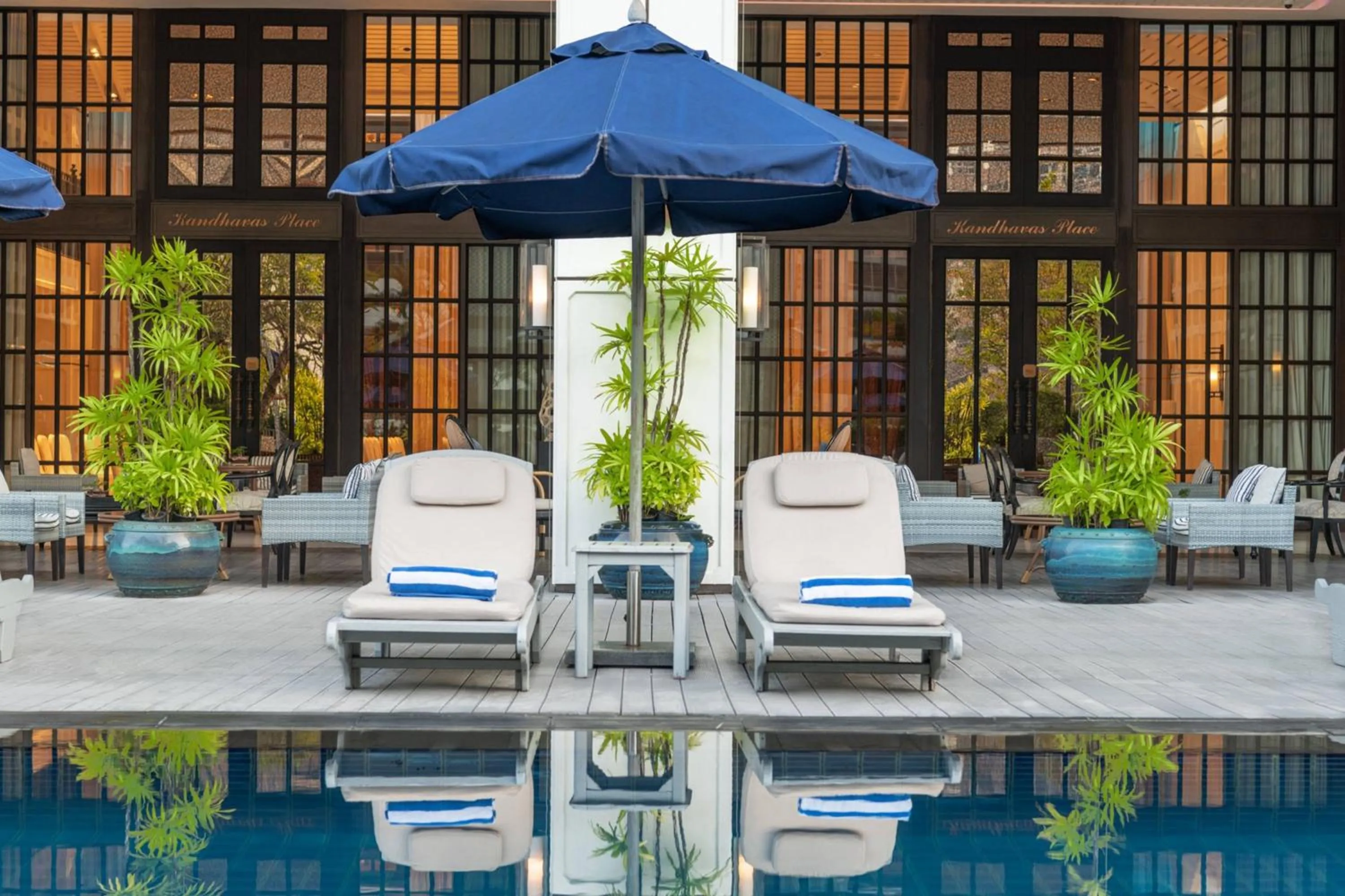 Swimming pool in The Athenee Hotel, a Luxury Collection Hotel, Bangkok