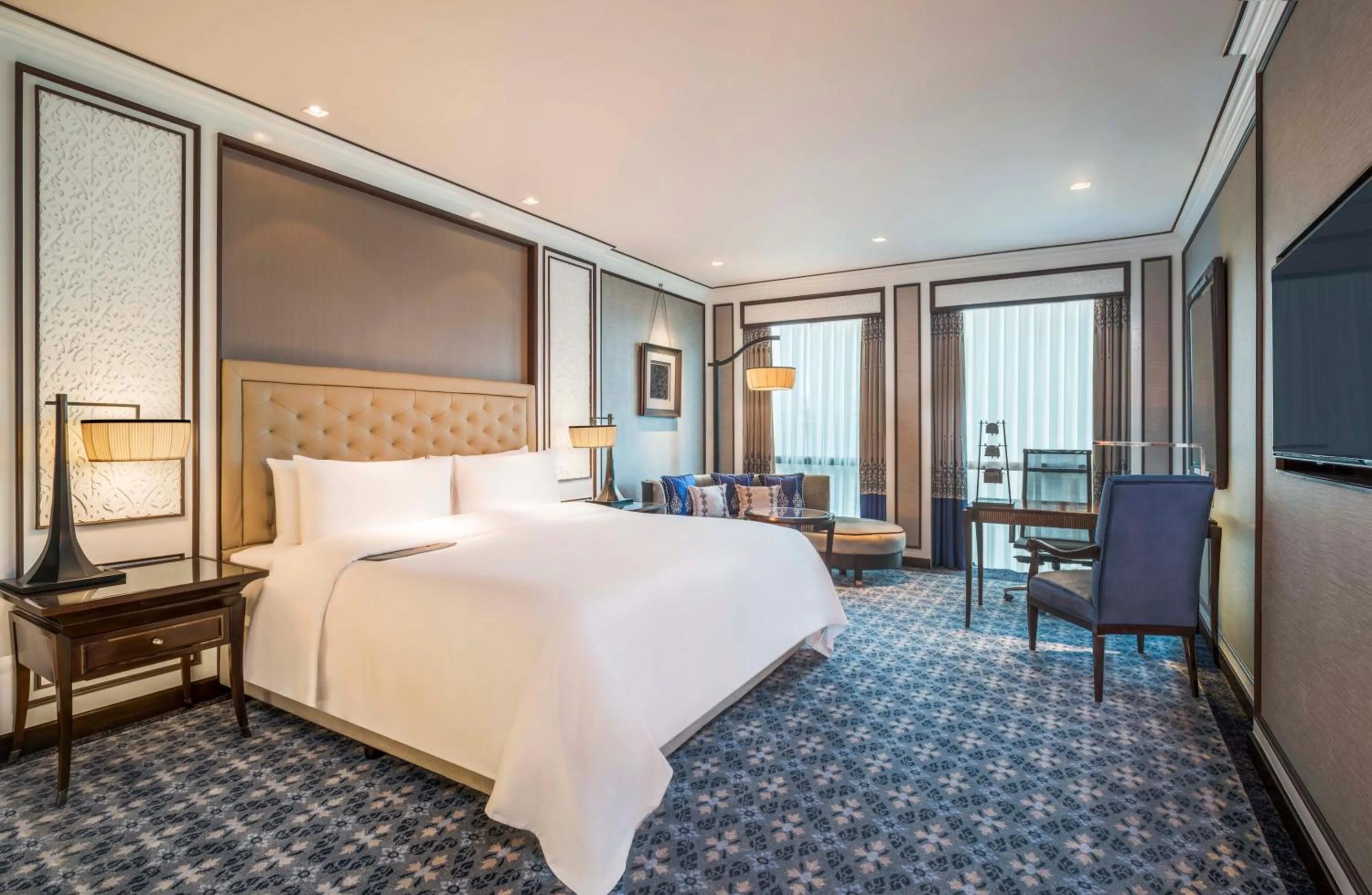 Bed in The Athenee Hotel, a Luxury Collection Hotel, Bangkok