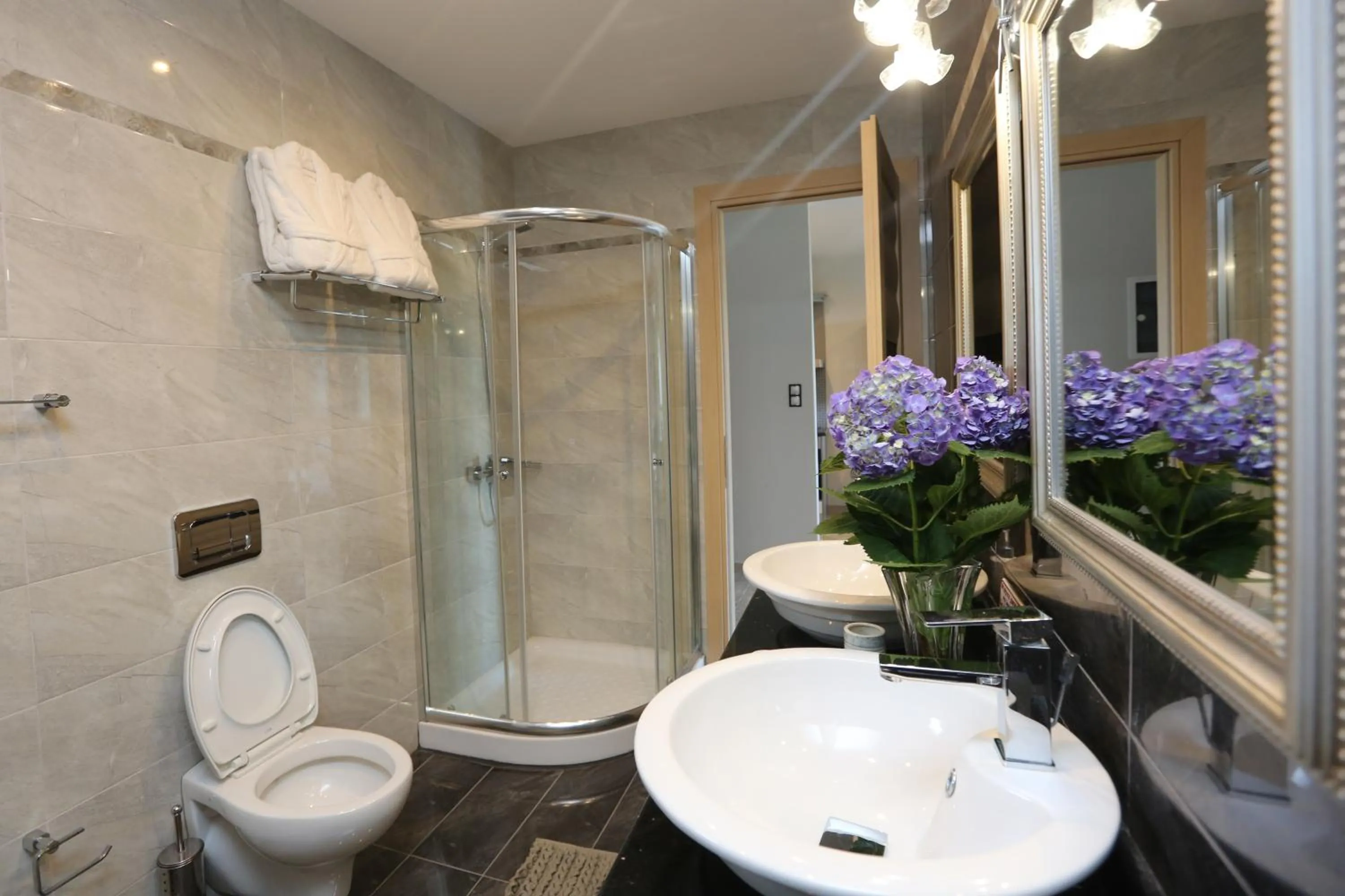 Bathroom in Skiathos Argento