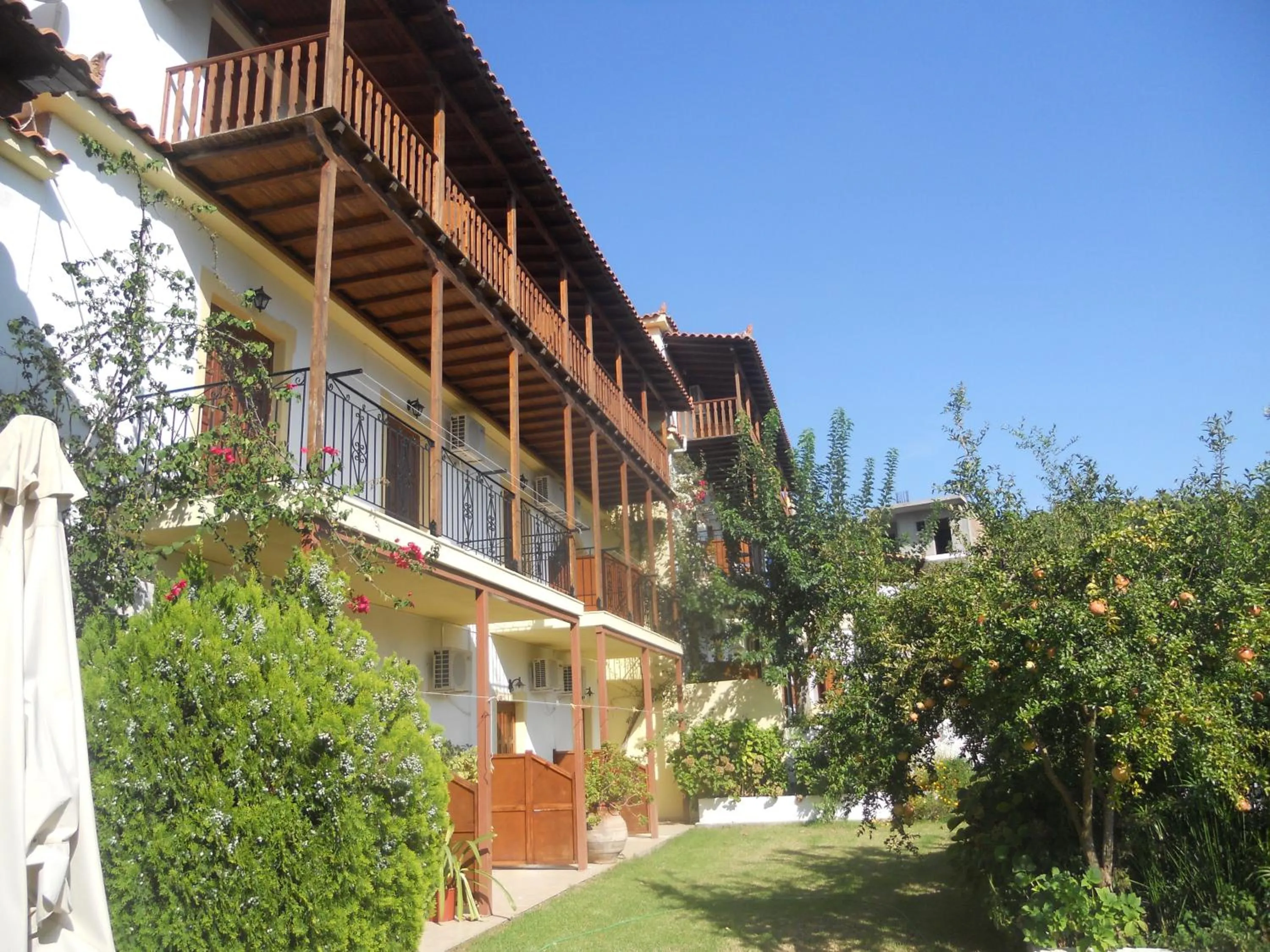 Garden in Skiathos Argento