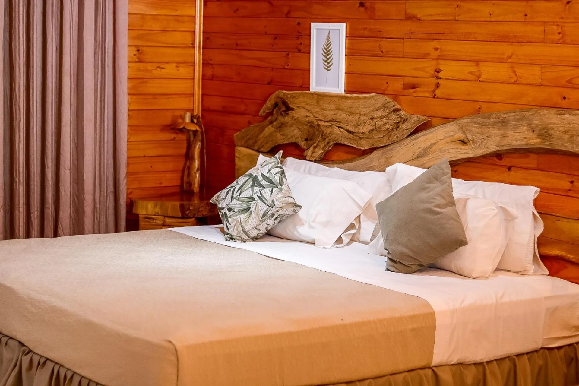 Bed in Tupa Lodge