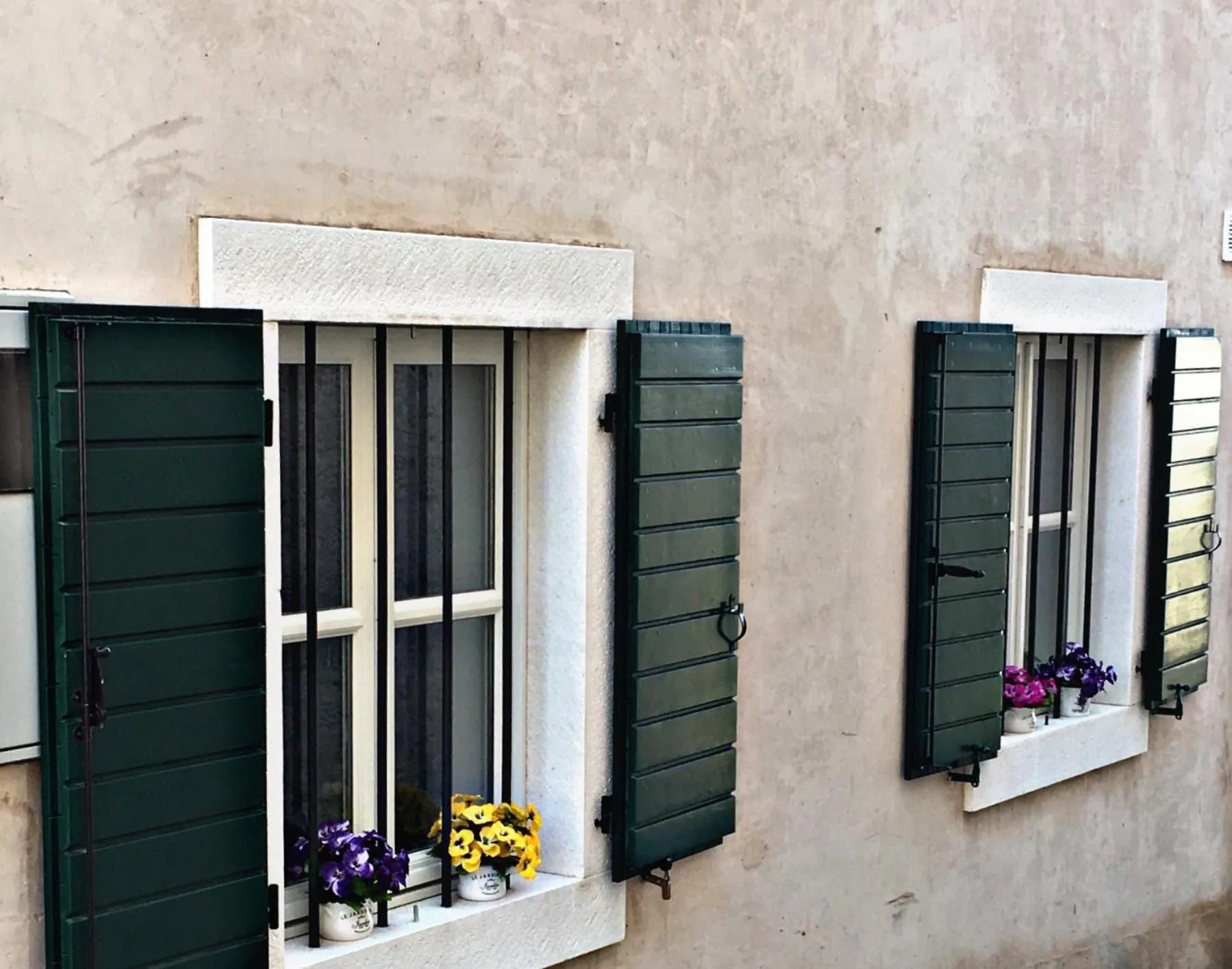 Decorative detail in Villa Daky