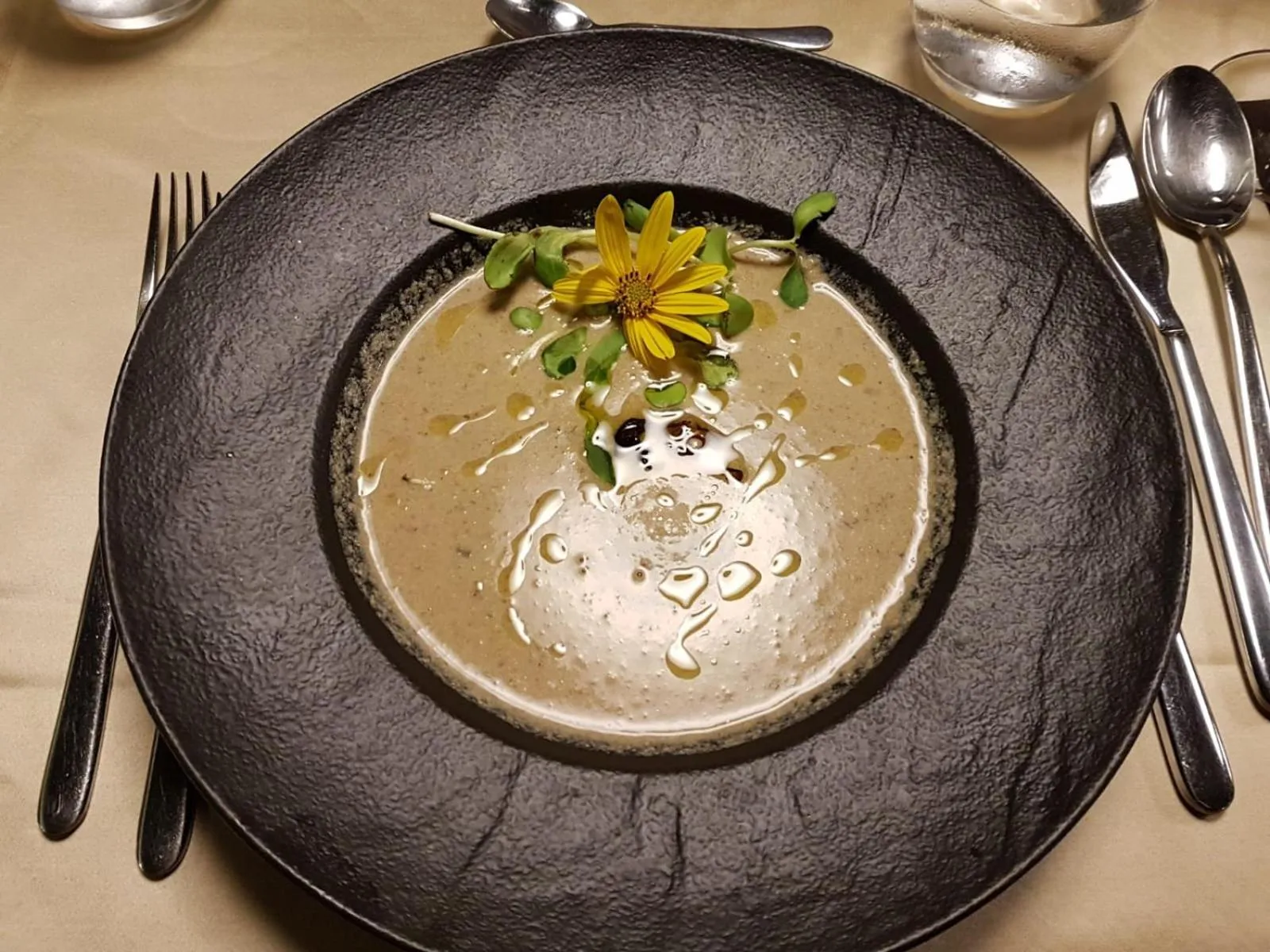 Restaurant/places to eat in Villa Daky