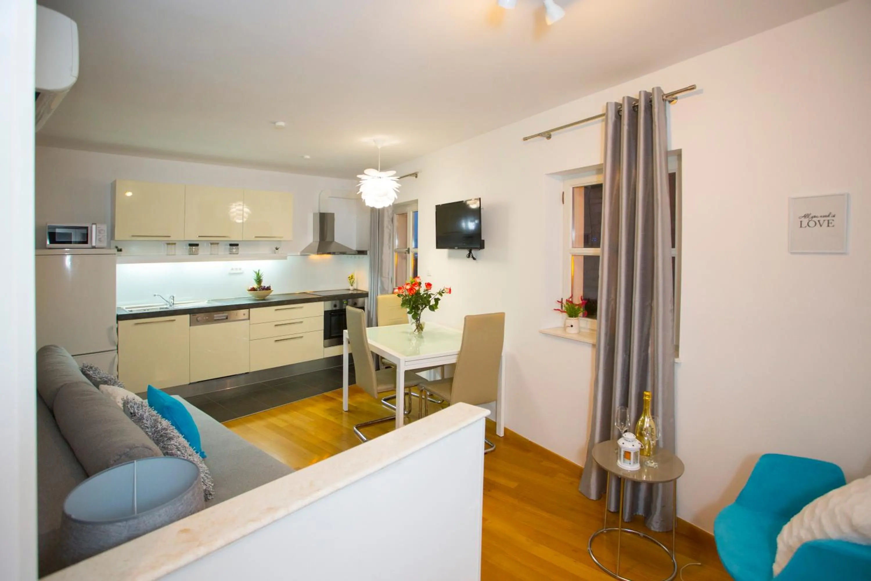 TV and multimedia in Villa Daky