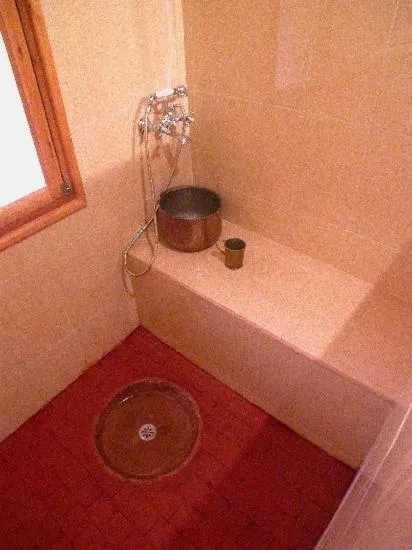 Shower in Gite Elkhorbat