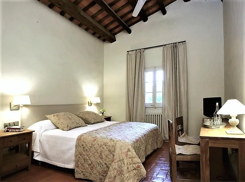 Photo of the whole room, Bed in Can Mora de Dalt